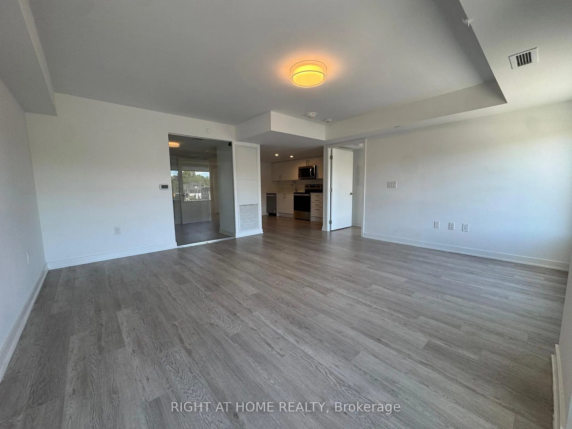 Photo 8 of Unit 307, 3 Strathgowan Avenue, Toronto, Lawrence Park South — HOMEH