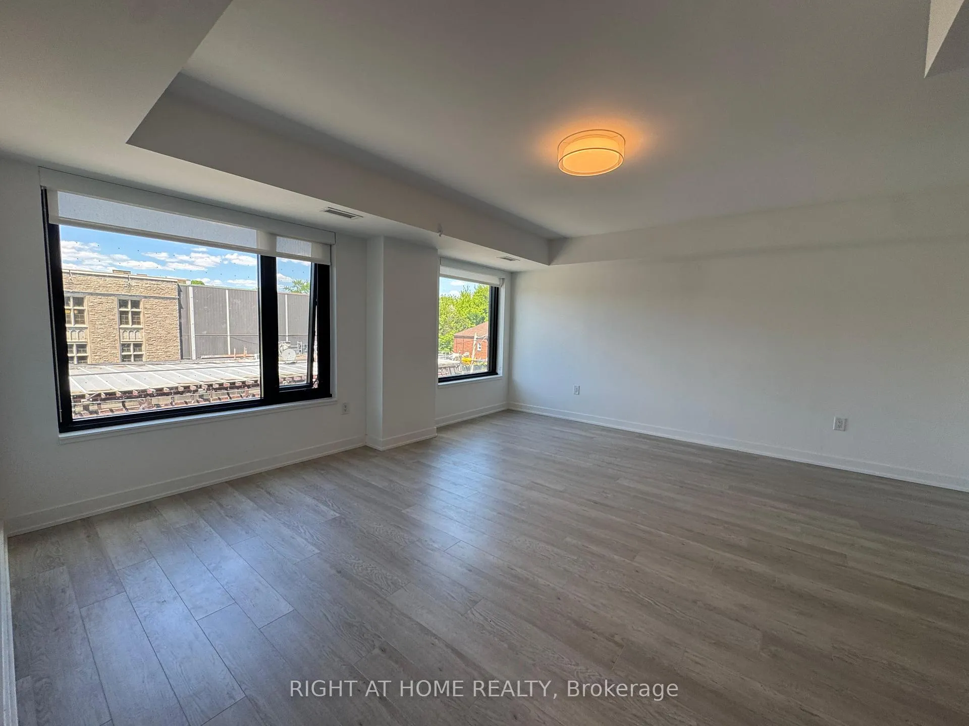 Photo 9 of Unit 307, 3 Strathgowan Avenue, Toronto, Lawrence Park South — HOMEH