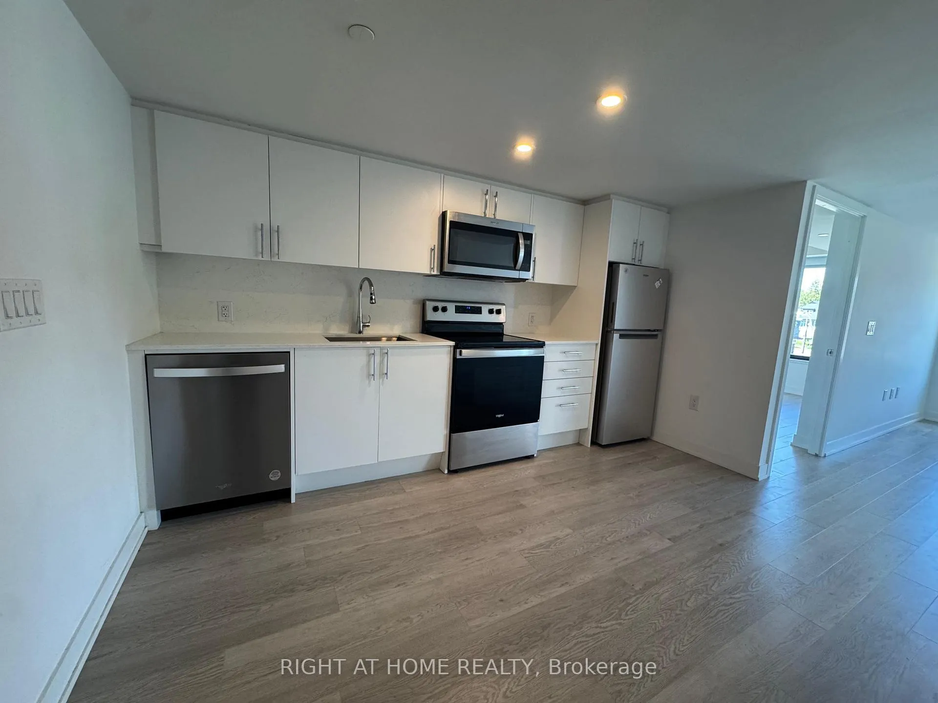 Photo 11 of Unit 307, 3 Strathgowan Avenue, Toronto, Lawrence Park South — HOMEH