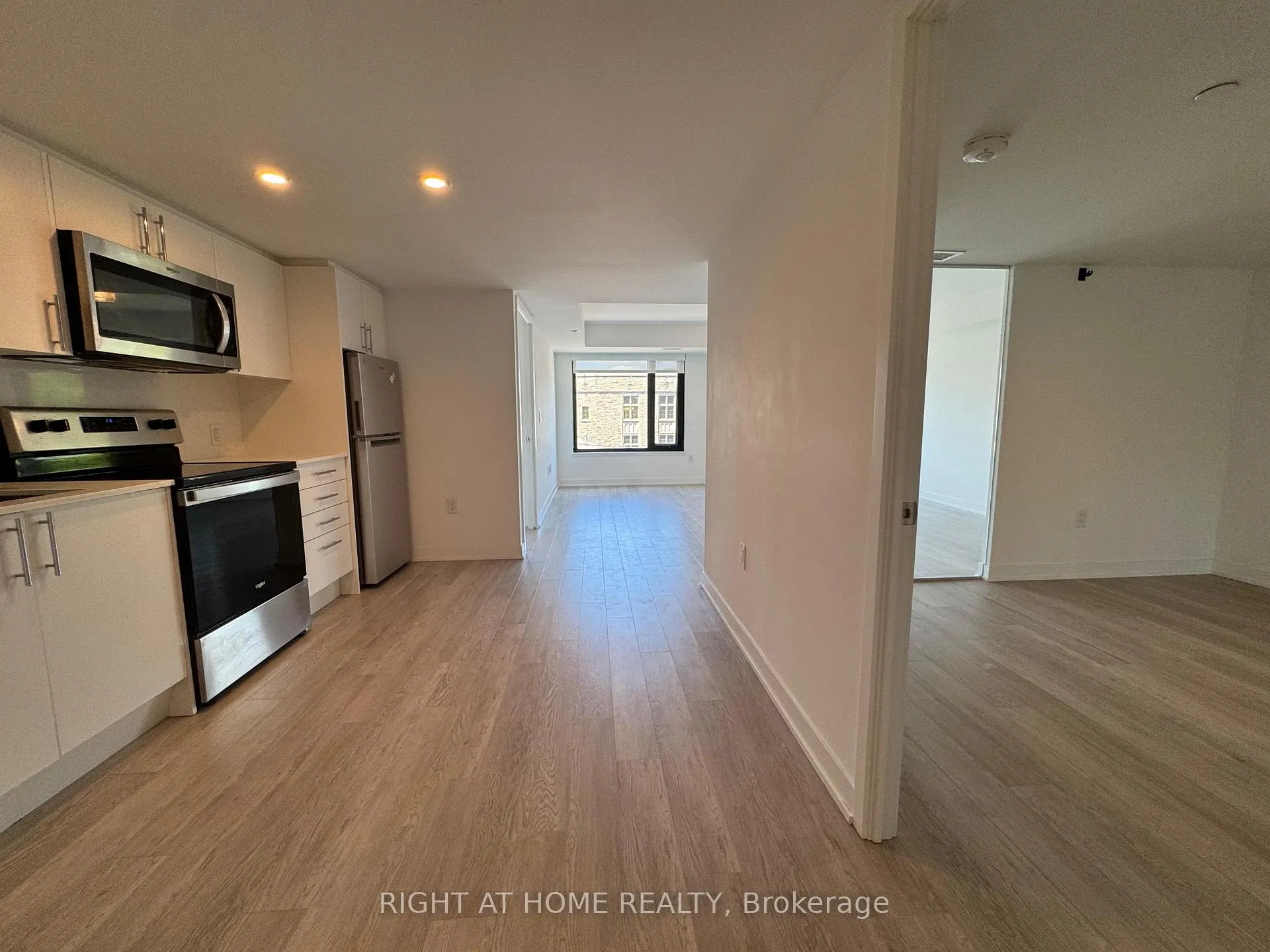 Photo 13 of Unit 307, 3 Strathgowan Avenue, Toronto, Lawrence Park South — HOMEH