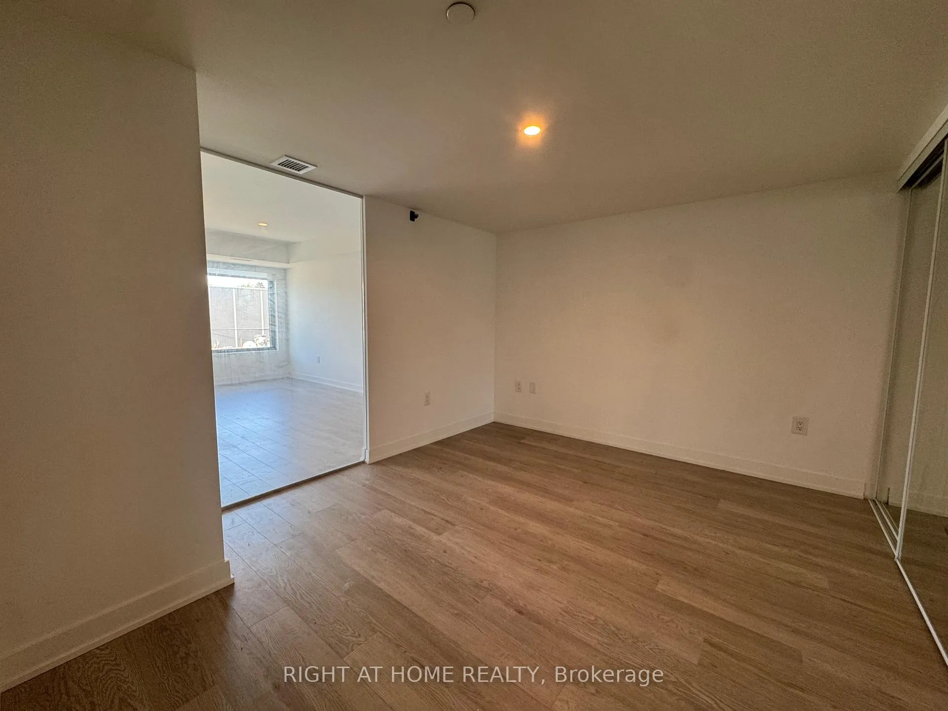 Photo 14 of Unit 307, 3 Strathgowan Avenue, Toronto, Lawrence Park South — HOMEH