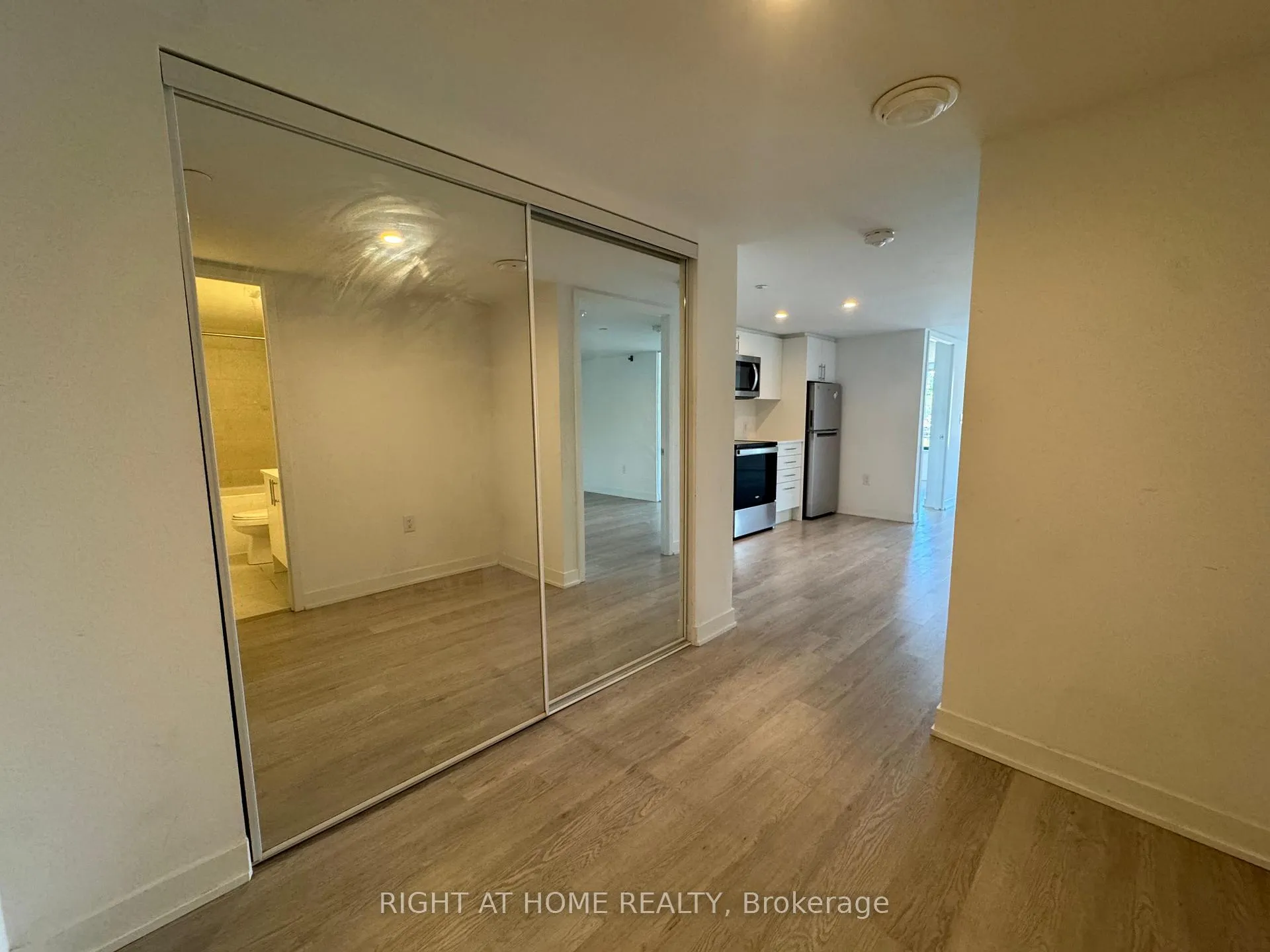 Photo 15 of Unit 307, 3 Strathgowan Avenue, Toronto, Lawrence Park South — HOMEH