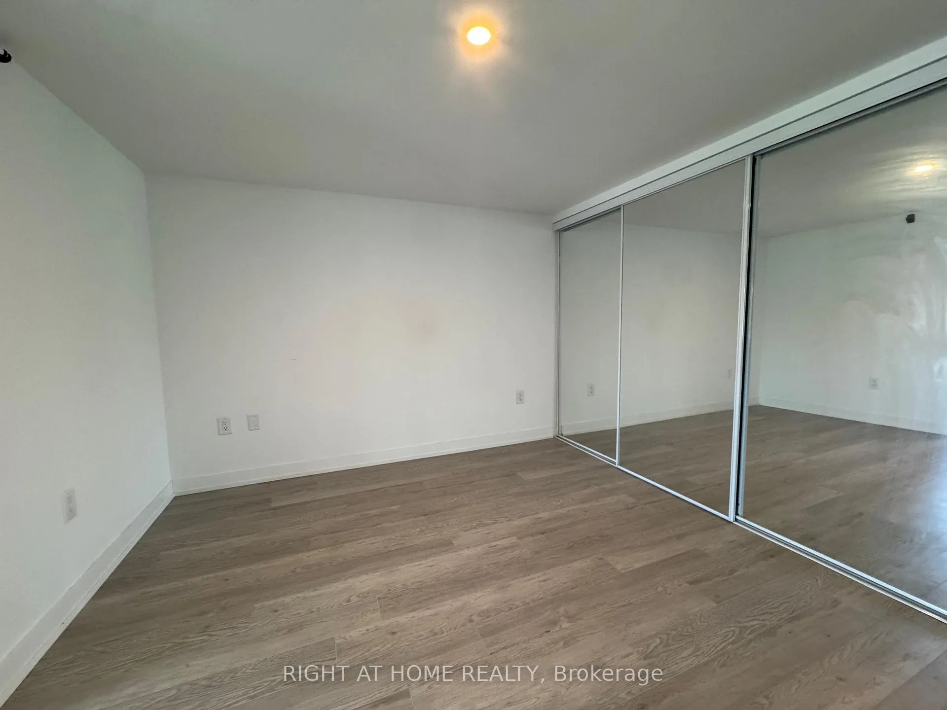 Photo 17 of Unit 307, 3 Strathgowan Avenue, Toronto, Lawrence Park South — HOMEH