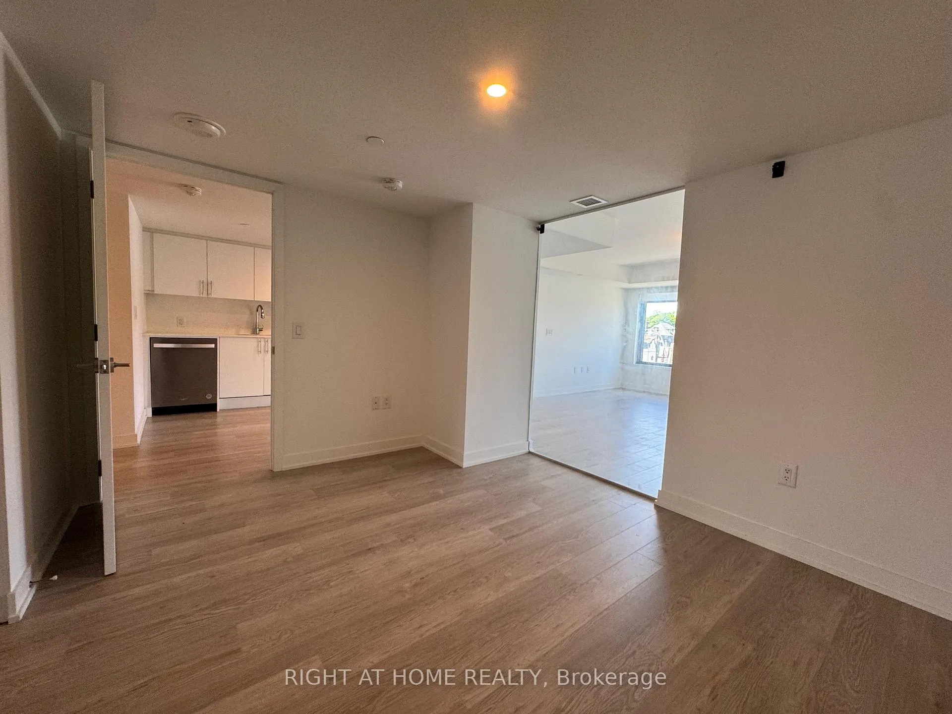 Photo 18 of Unit 307, 3 Strathgowan Avenue, Toronto, Lawrence Park South — HOMEH
