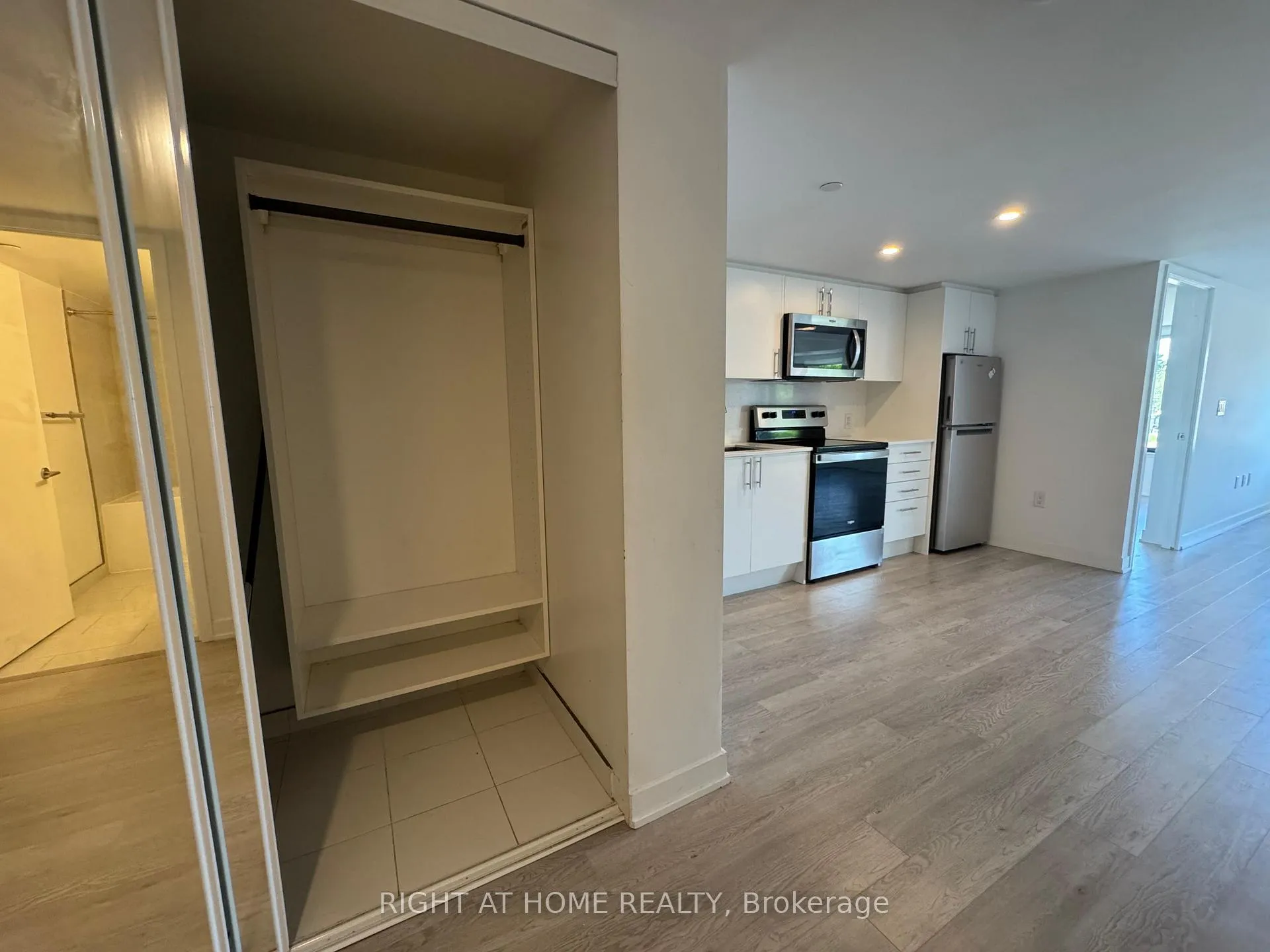 Photo 24 of Unit 307, 3 Strathgowan Avenue, Toronto, Lawrence Park South — HOMEH