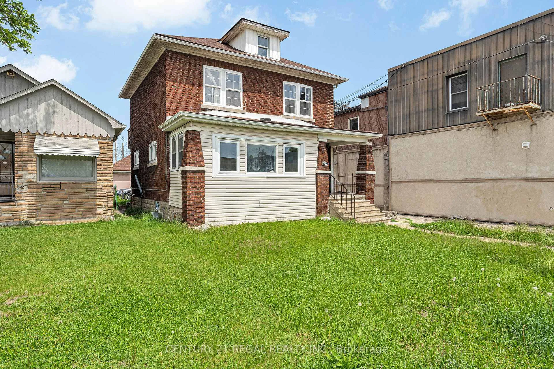 Photo 2 of 942 Tecumseh Road E, Windsor, South Walkerville — HOMEH