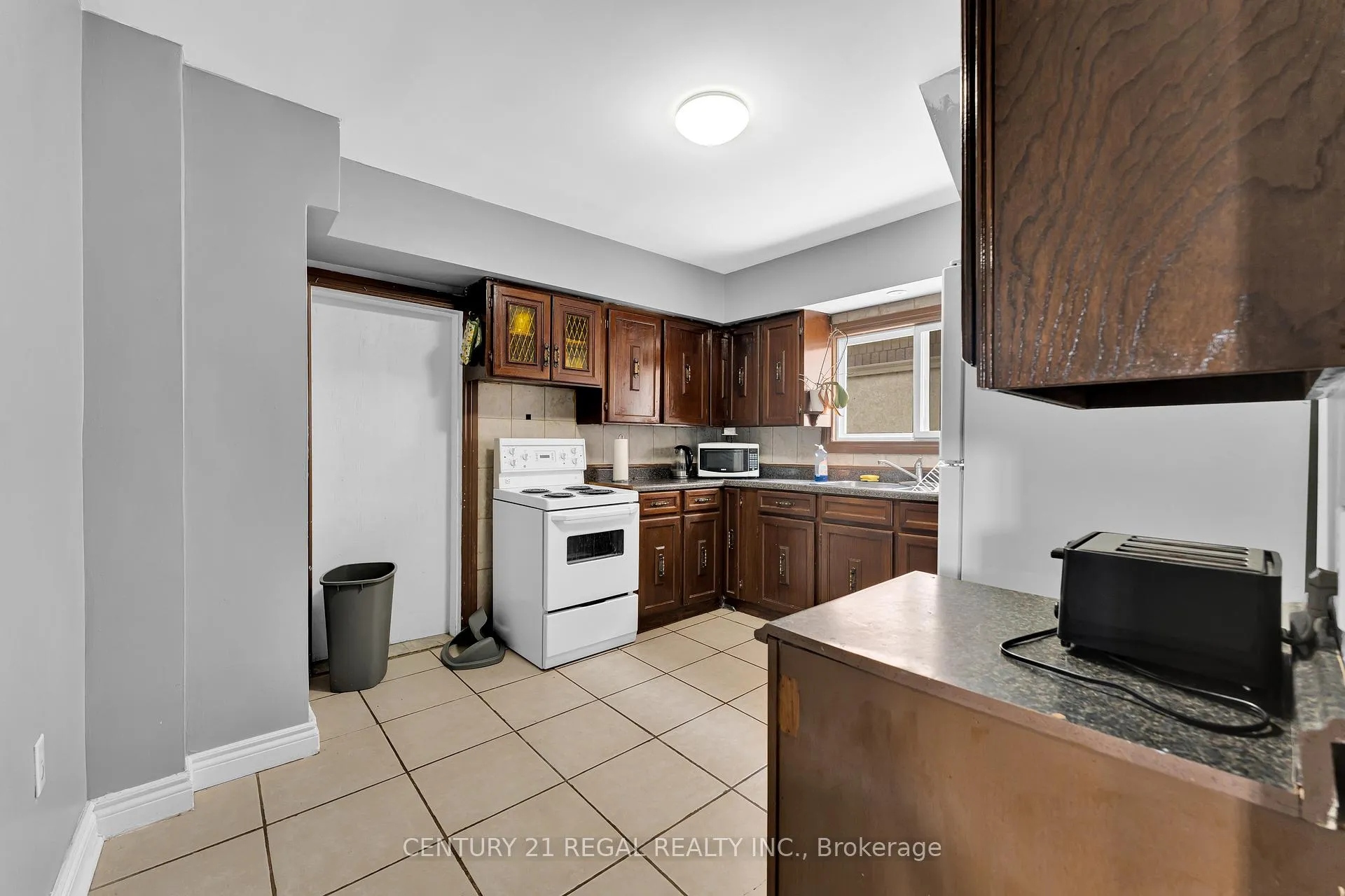 Photo 7 of 942 Tecumseh Road E, Windsor, South Walkerville — HOMEH