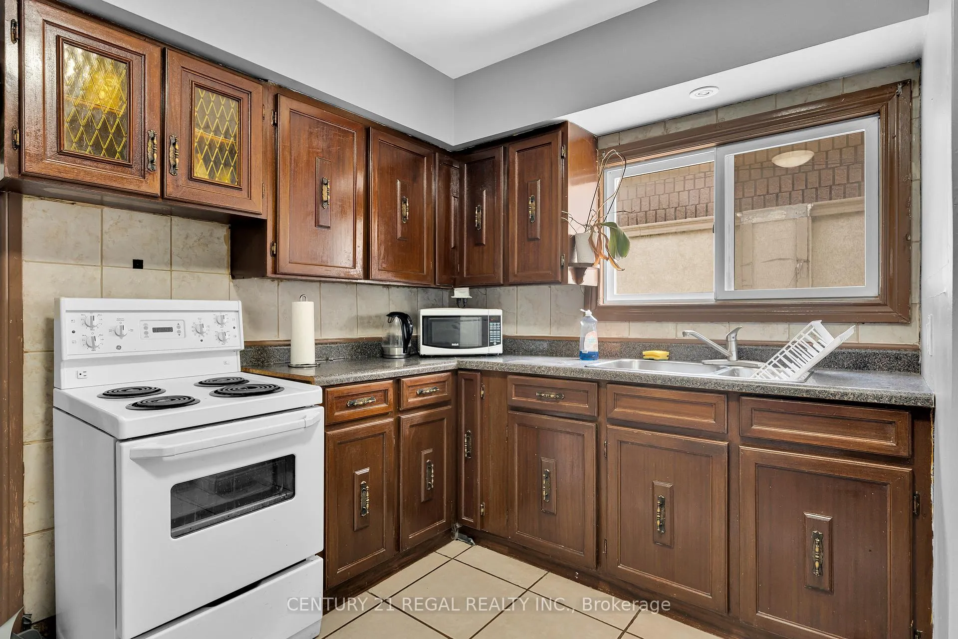 Photo 8 of 942 Tecumseh Road E, Windsor, South Walkerville — HOMEH