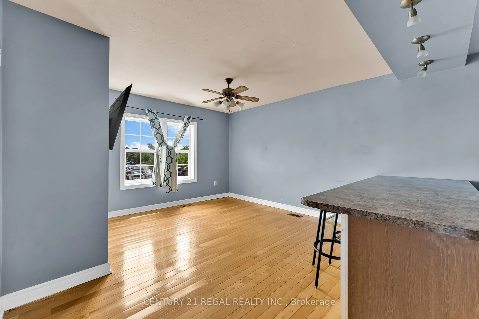 Photo 16 of 942 Tecumseh Road E, Windsor, South Walkerville — HOMEH