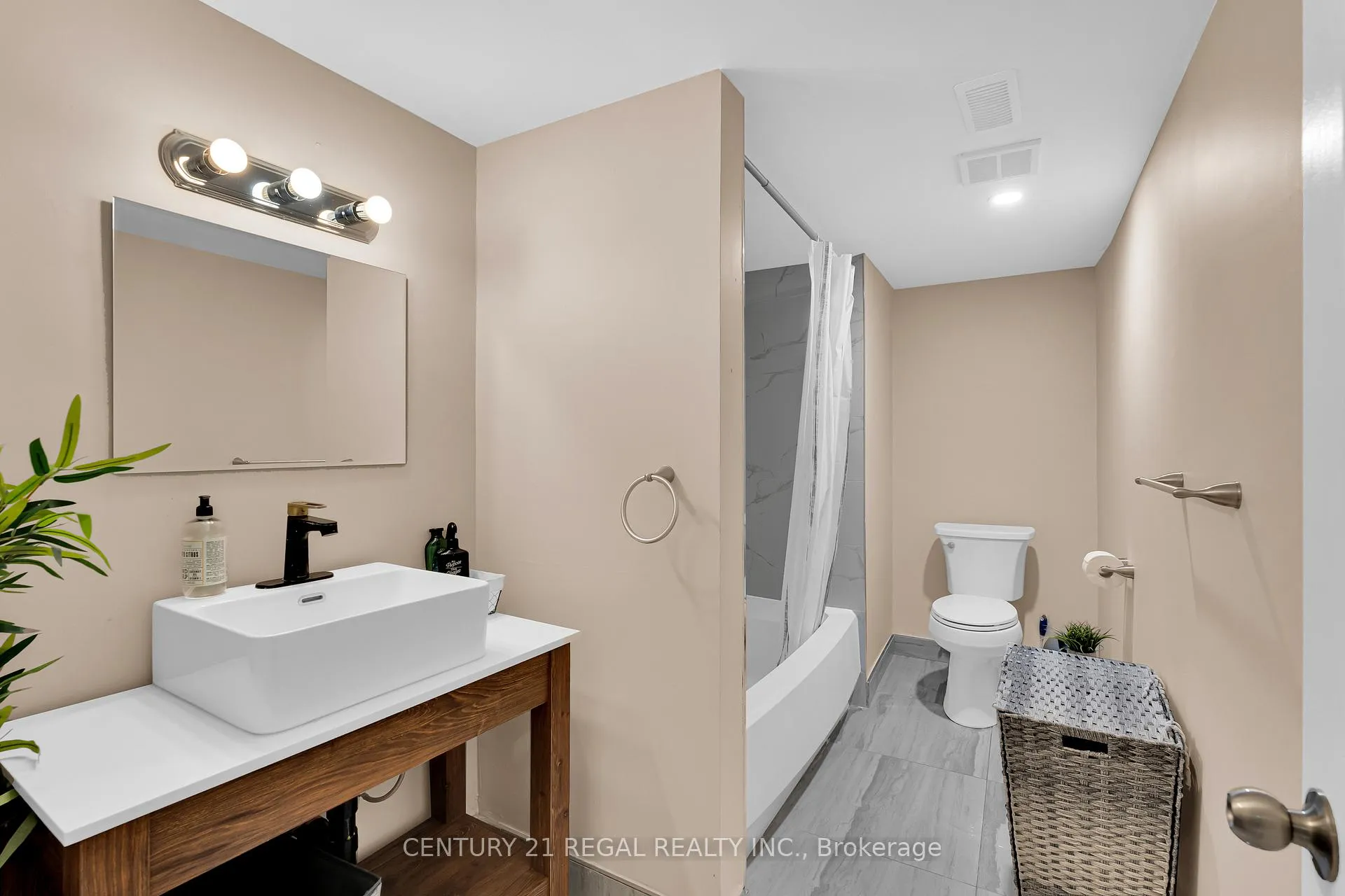 Photo 31 of 942 Tecumseh Road E, Windsor, South Walkerville — HOMEH