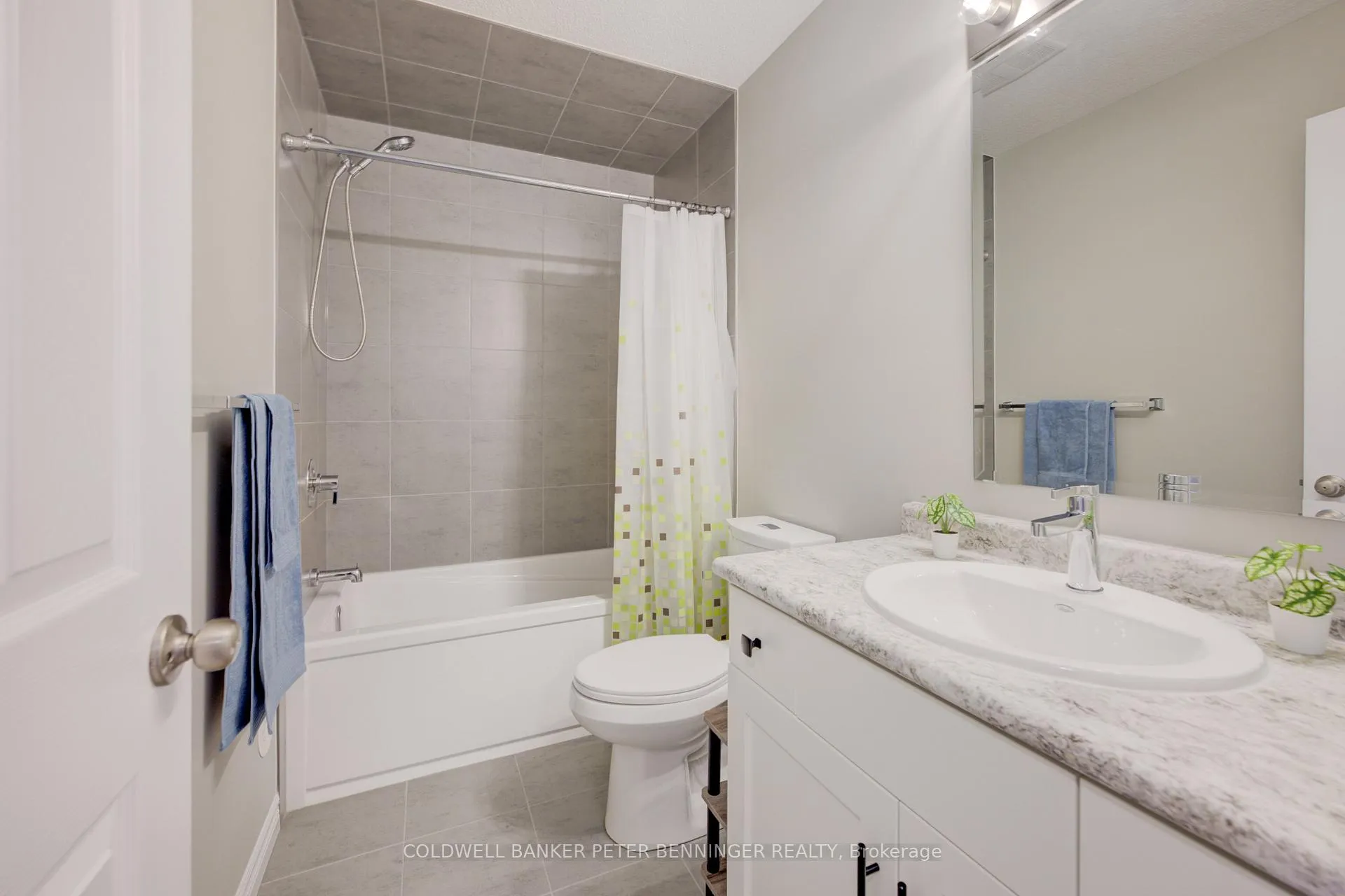 Photo 13 of 34 Lomond Lane, Kitchener — HOMEH
