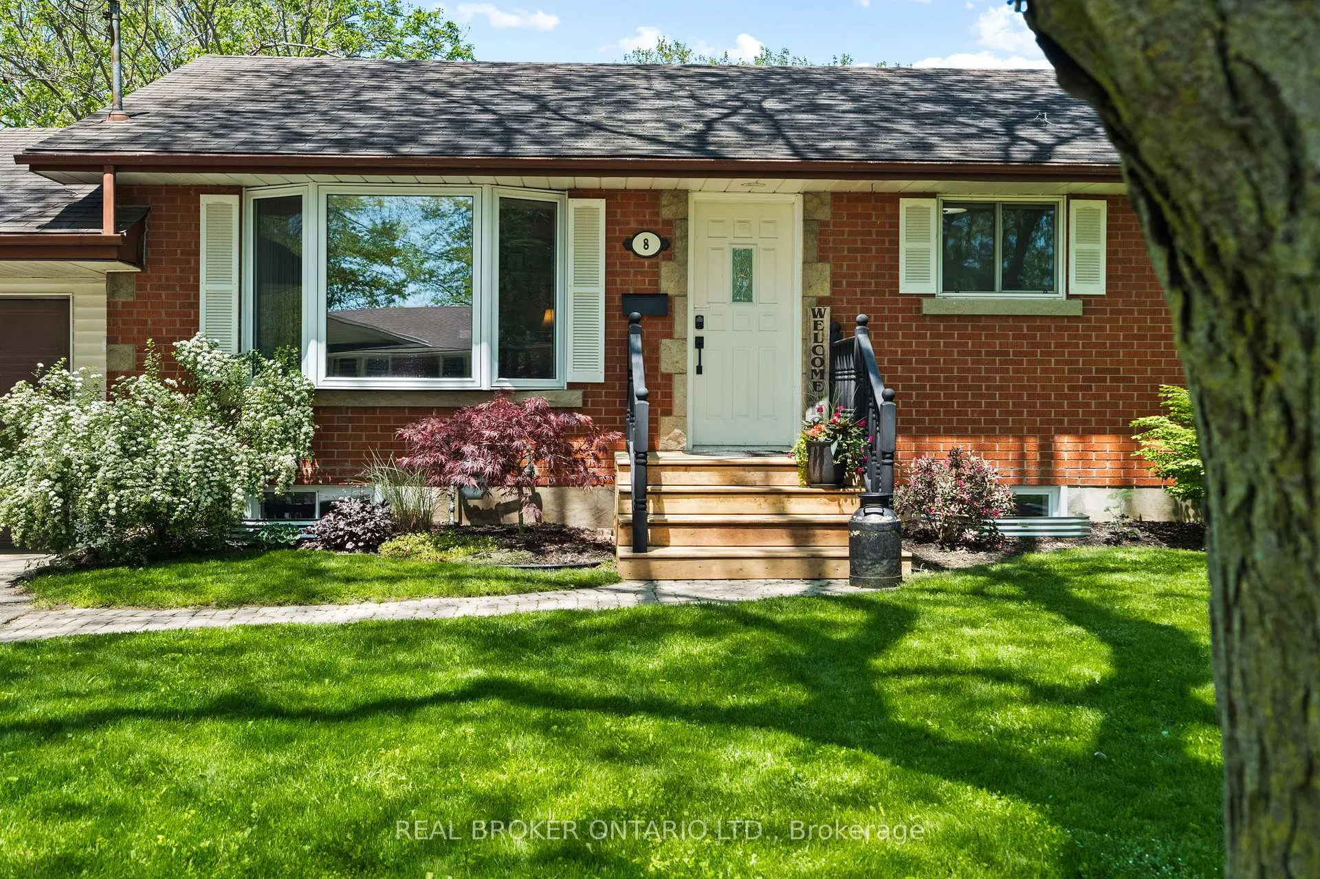 Photo 3 of 8 Goldsmith Avenue, St. Catharines, Bunting/Linwell — HOMEH