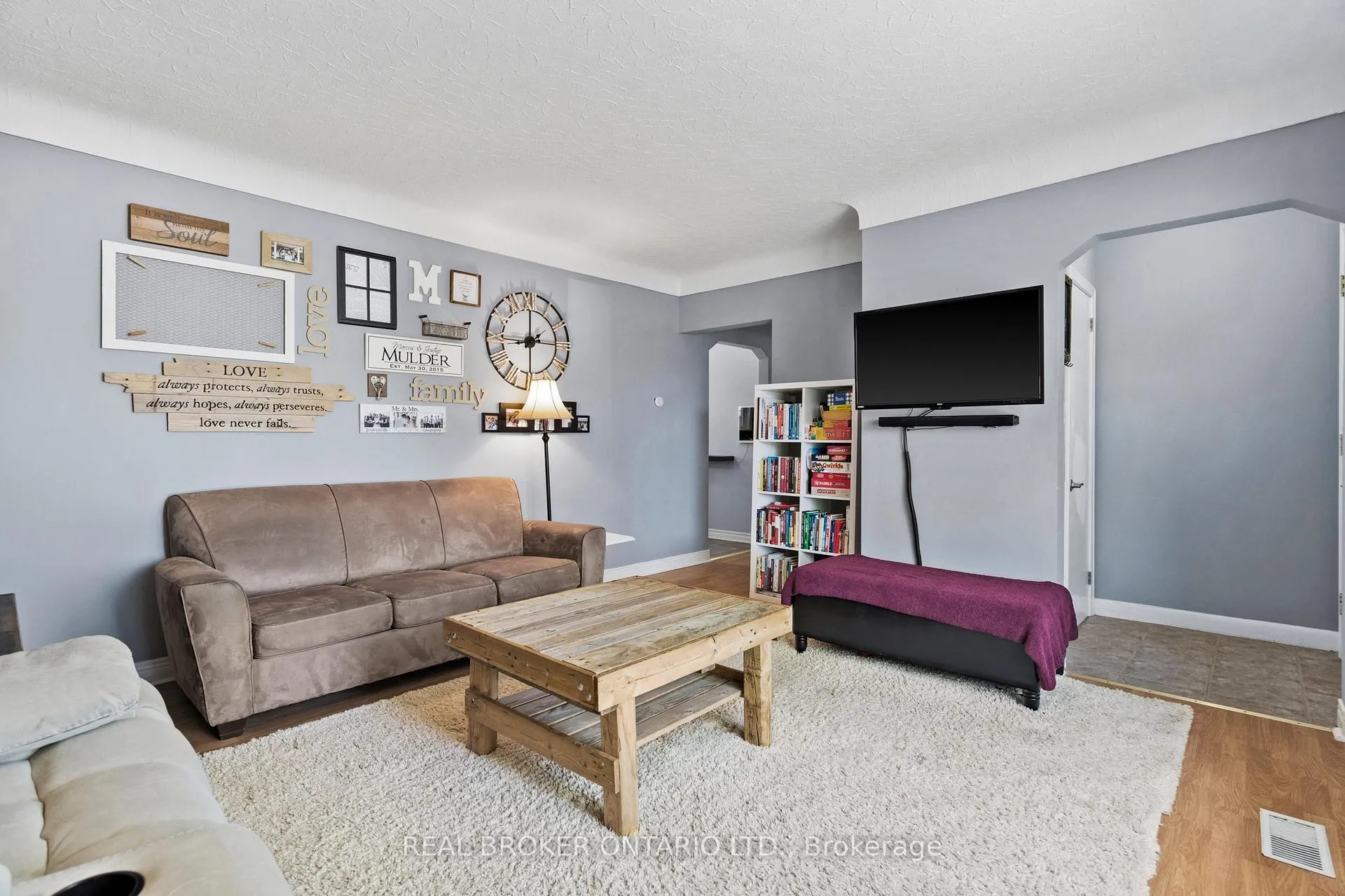 Photo 4 of 8 Goldsmith Avenue, St. Catharines, Bunting/Linwell — HOMEH