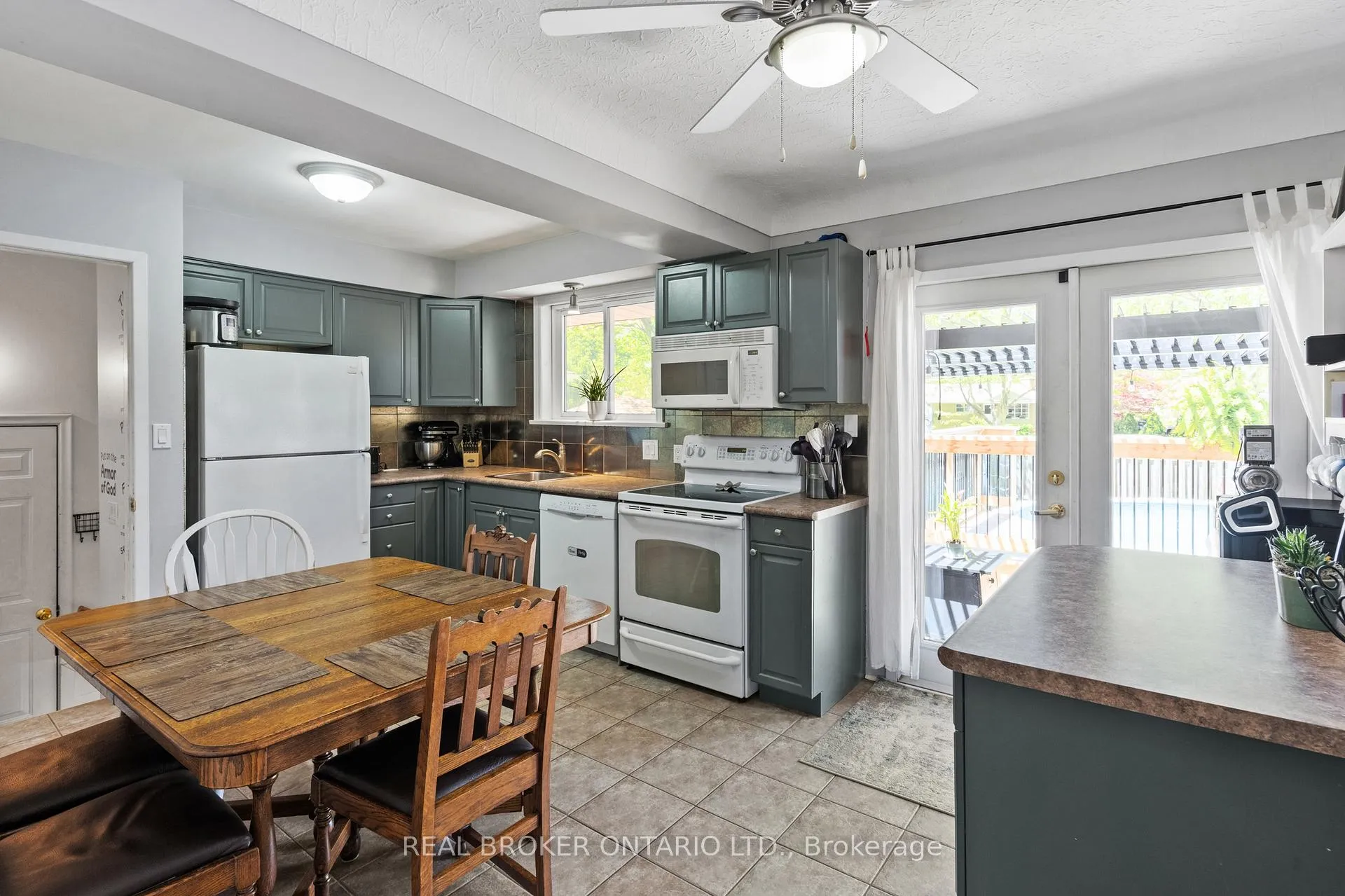 Photo 6 of 8 Goldsmith Avenue, St. Catharines, Bunting/Linwell — HOMEH