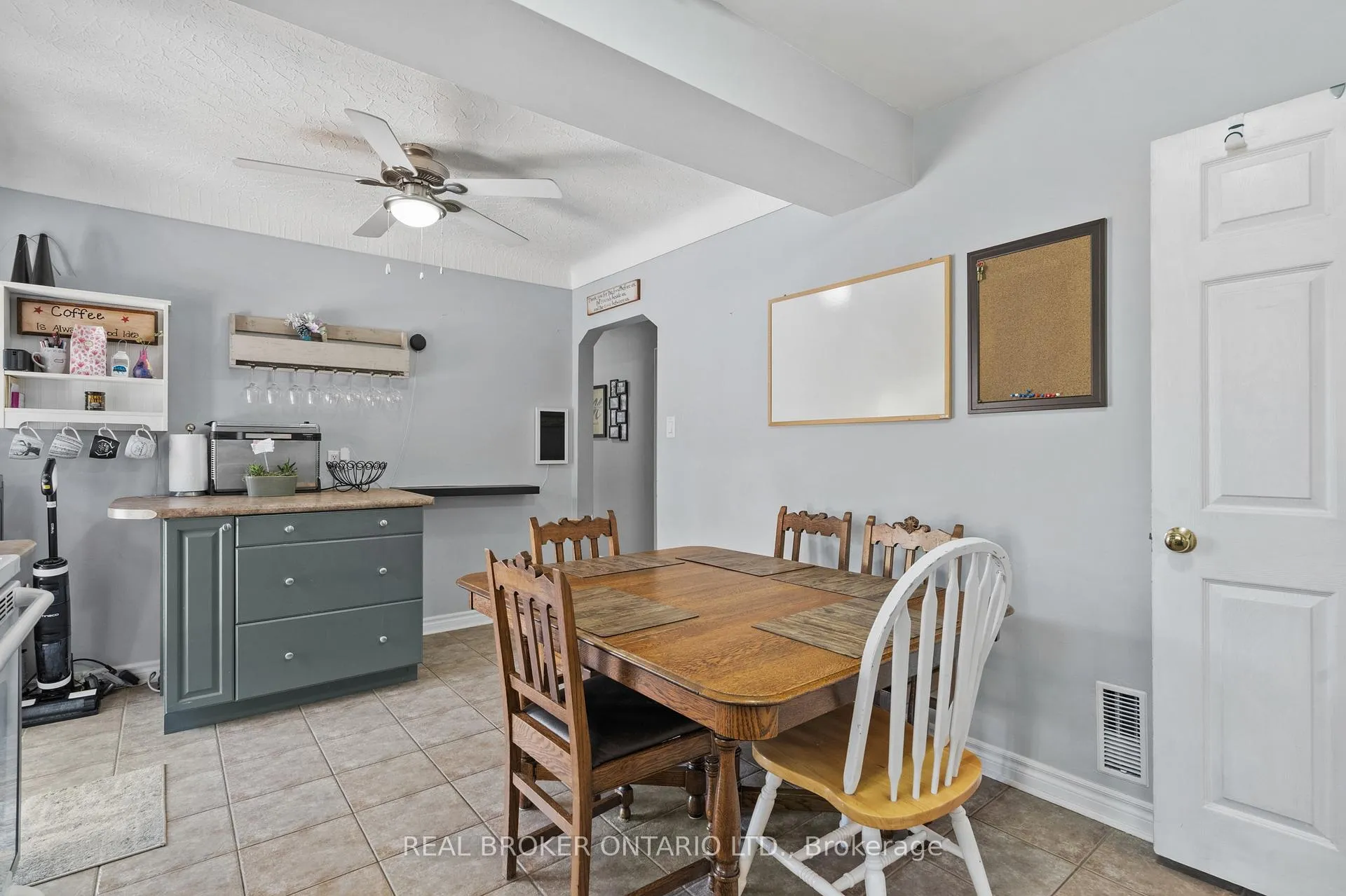 Photo 7 of 8 Goldsmith Avenue, St. Catharines, Bunting/Linwell — HOMEH