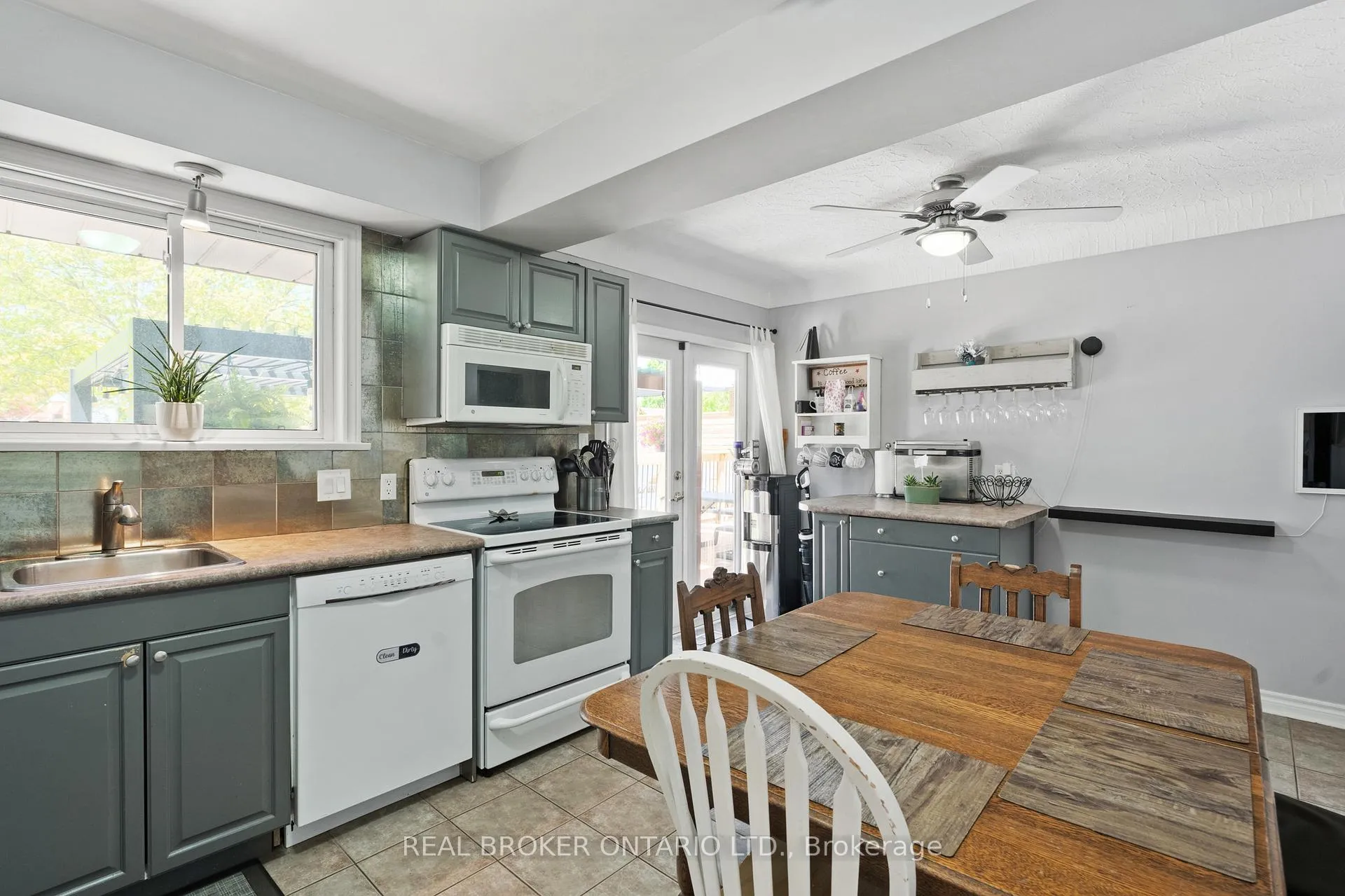 Photo 8 of 8 Goldsmith Avenue, St. Catharines, Bunting/Linwell — HOMEH