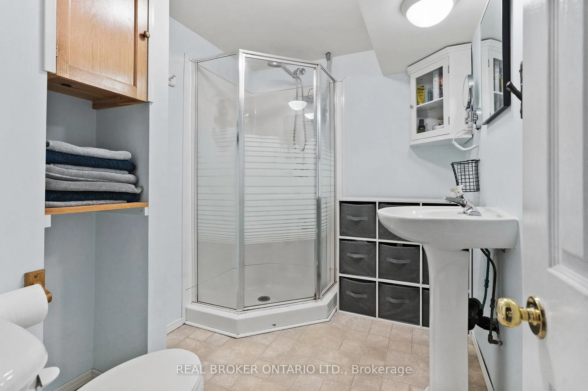 Photo 14 of 8 Goldsmith Avenue, St. Catharines, Bunting/Linwell — HOMEH