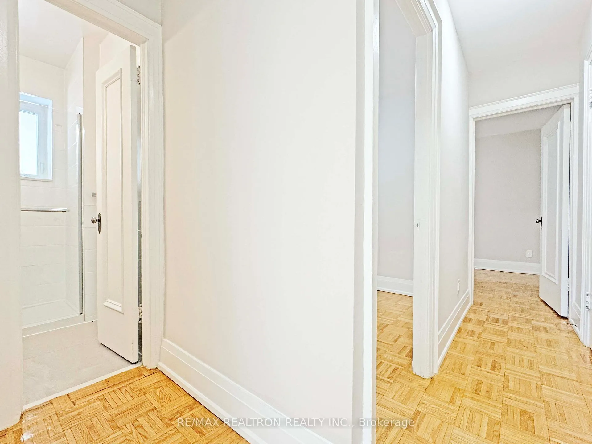 Photo 4 of Unit 308, 394 Avenue Road, Toronto, Casa Loma — HOMEH
