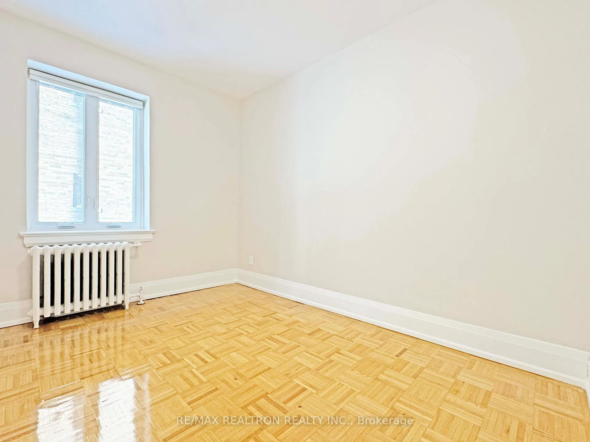 Photo 5 of Unit 308, 394 Avenue Road, Toronto, Casa Loma — HOMEH