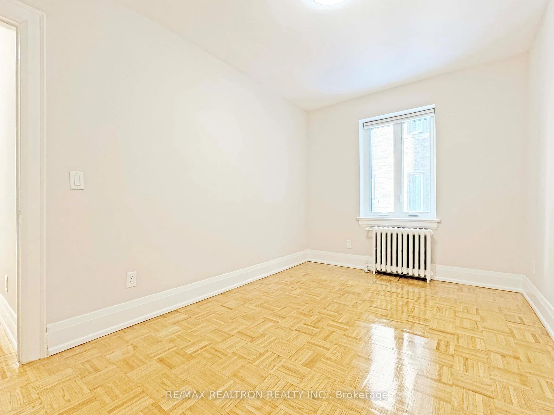Photo 8 of Unit 308, 394 Avenue Road, Toronto, Casa Loma — HOMEH