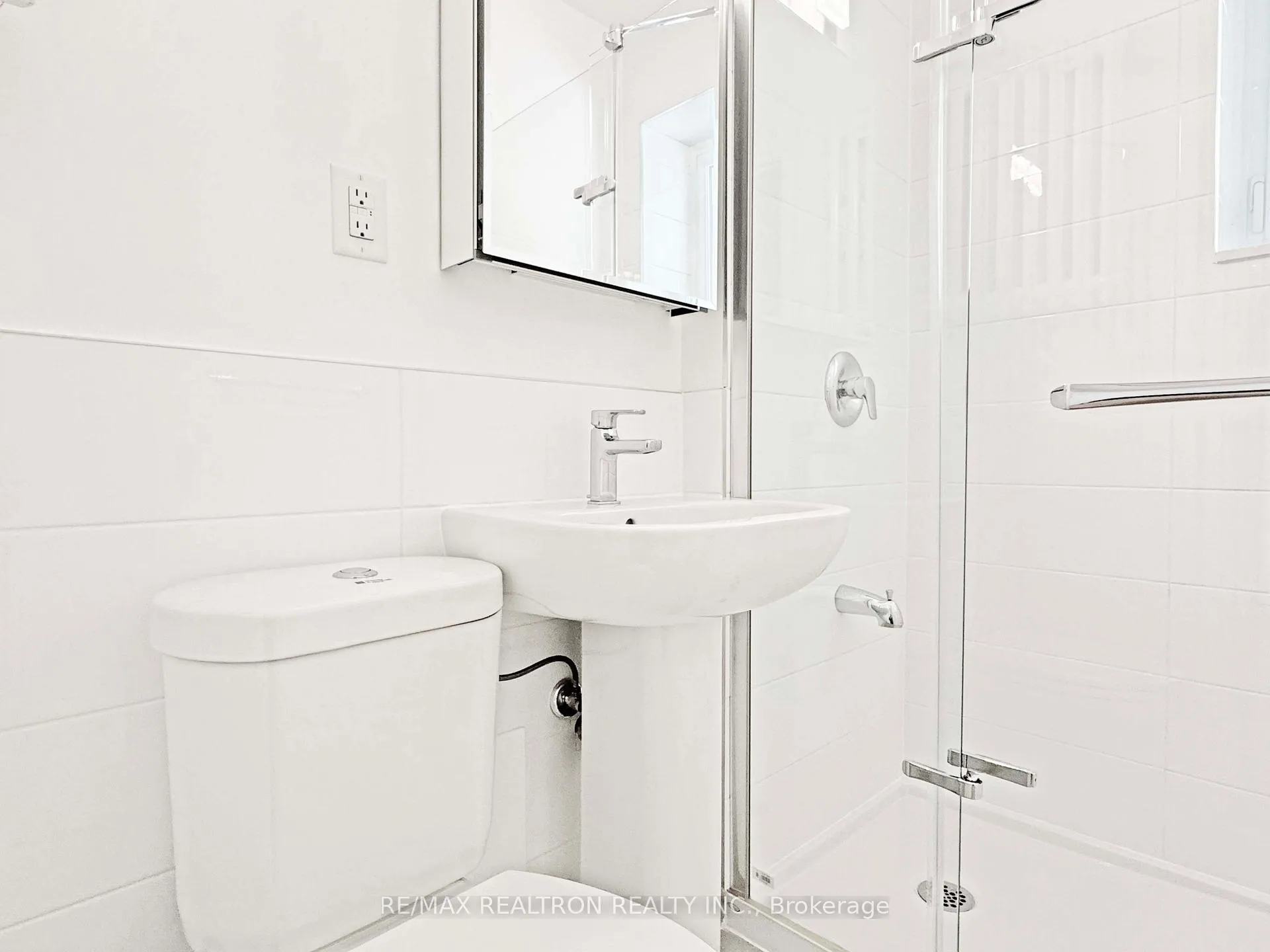 Photo 10 of Unit 308, 394 Avenue Road, Toronto, Casa Loma — HOMEH