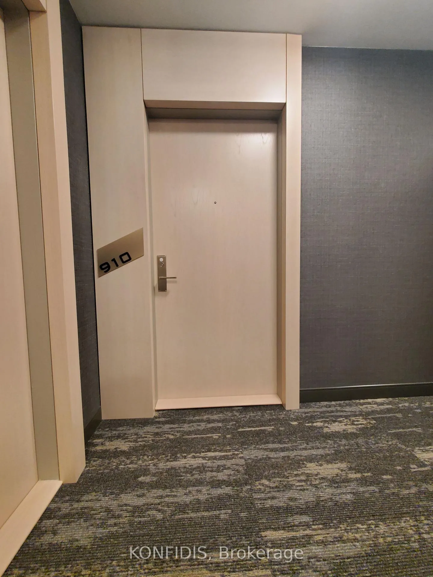 Photo 3 of Unit 910, 77 Mutual Street, Toronto, Church-Yonge Corridor — HOMEH