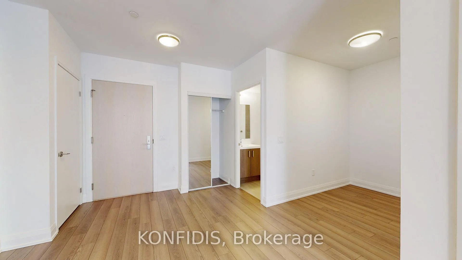 Photo 4 of Unit 910, 77 Mutual Street, Toronto, Church-Yonge Corridor — HOMEH