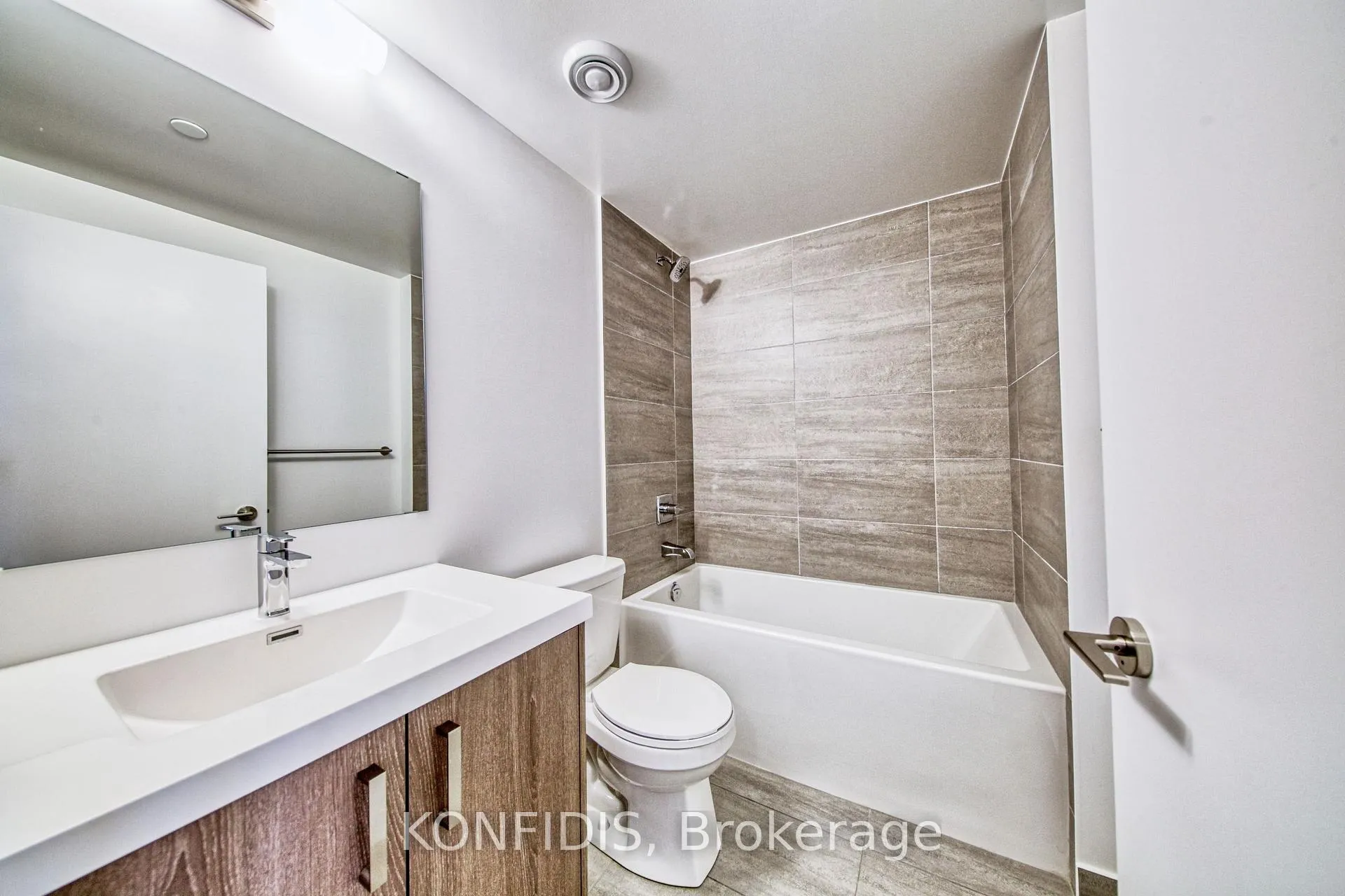 Photo 7 of Unit 910, 77 Mutual Street, Toronto, Church-Yonge Corridor — HOMEH