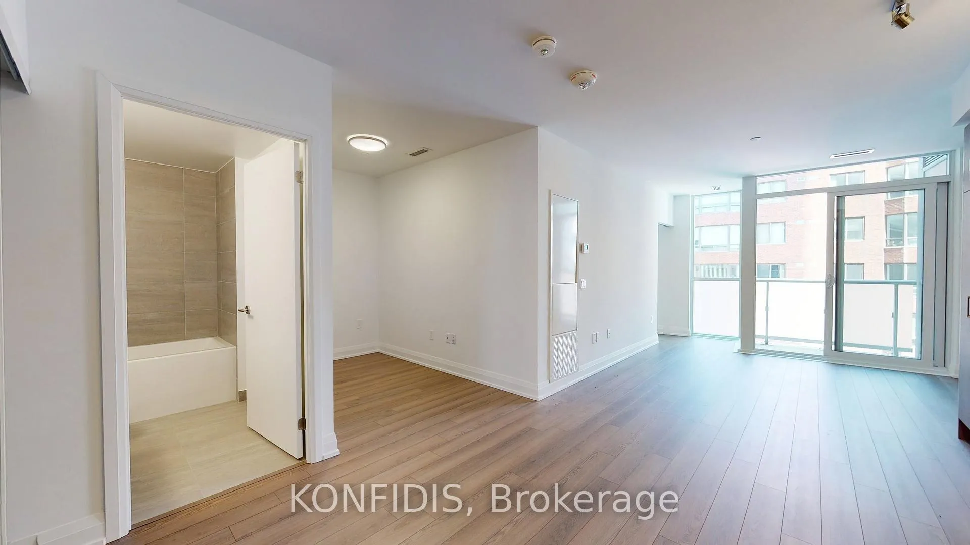 Photo 8 of Unit 910, 77 Mutual Street, Toronto, Church-Yonge Corridor — HOMEH