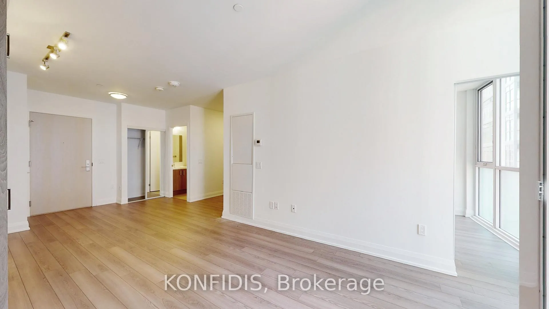 Photo 13 of Unit 910, 77 Mutual Street, Toronto, Church-Yonge Corridor — HOMEH
