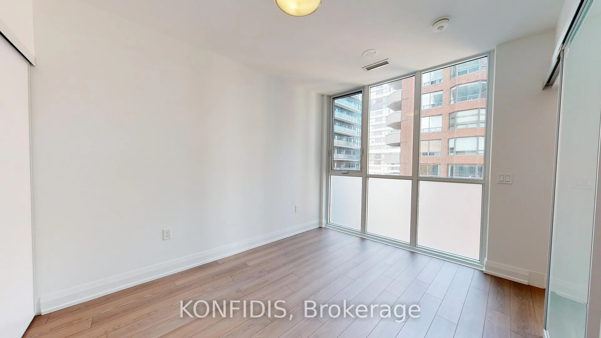 Photo 16 of Unit 910, 77 Mutual Street, Toronto, Church-Yonge Corridor — HOMEH