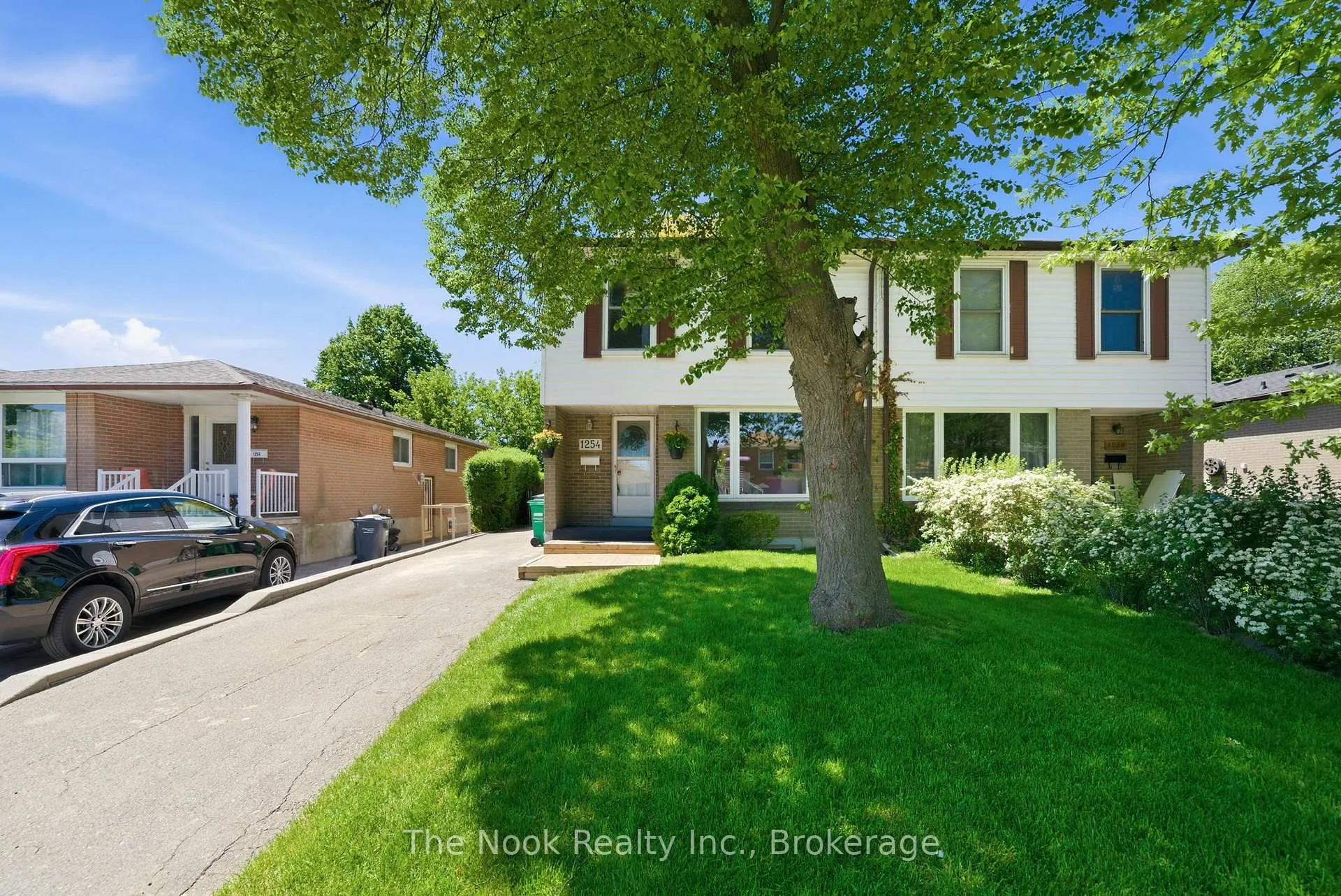 Photo 2 of 1254 Playford Road, Mississauga, Clarkson — HOMEH