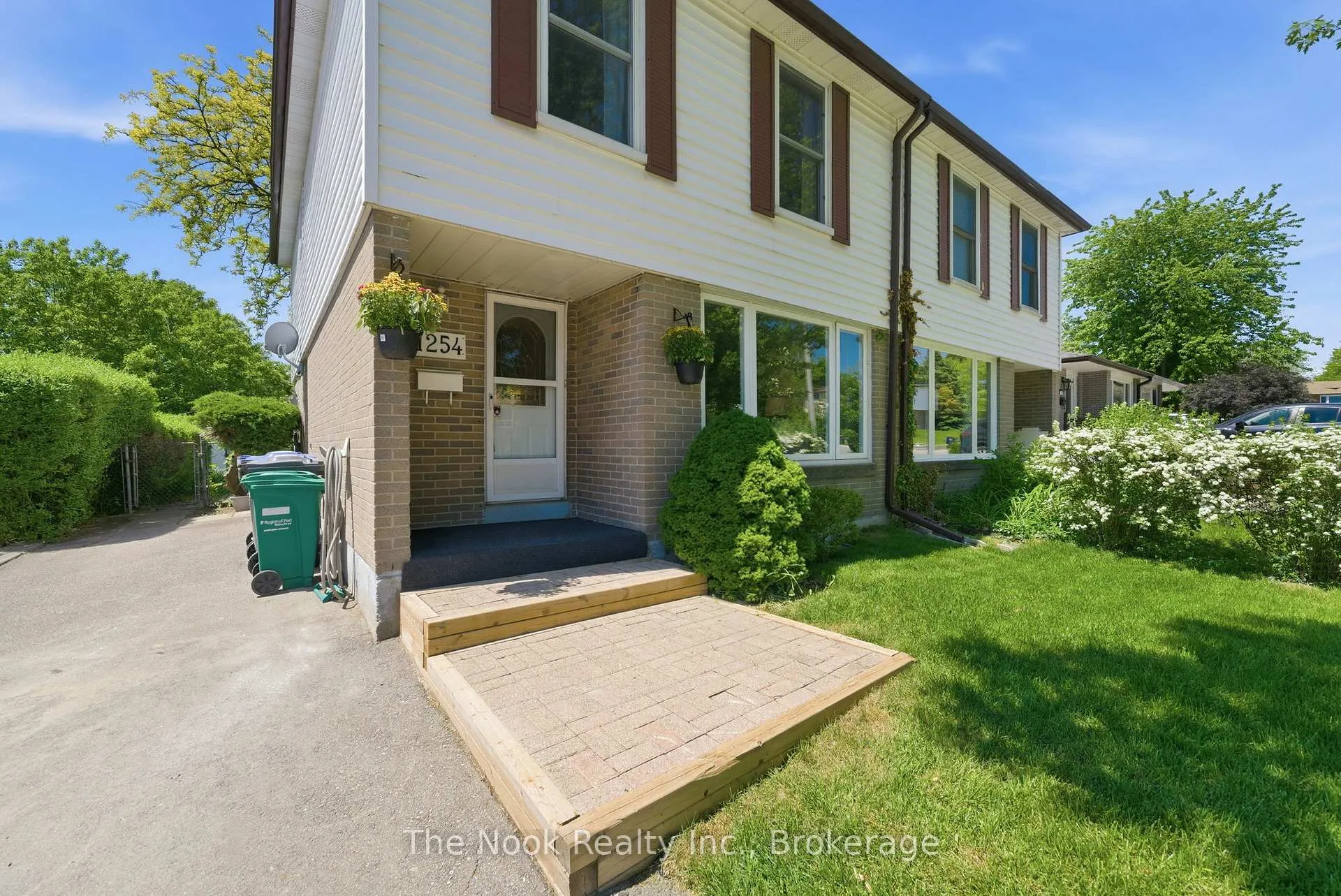 Photo 4 of 1254 Playford Road, Mississauga, Clarkson — HOMEH