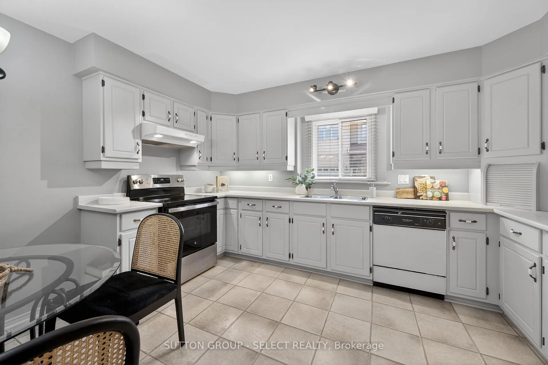 Photo 10 of Unit 19, 70 Glenroy Road, London, South T — HOMEH