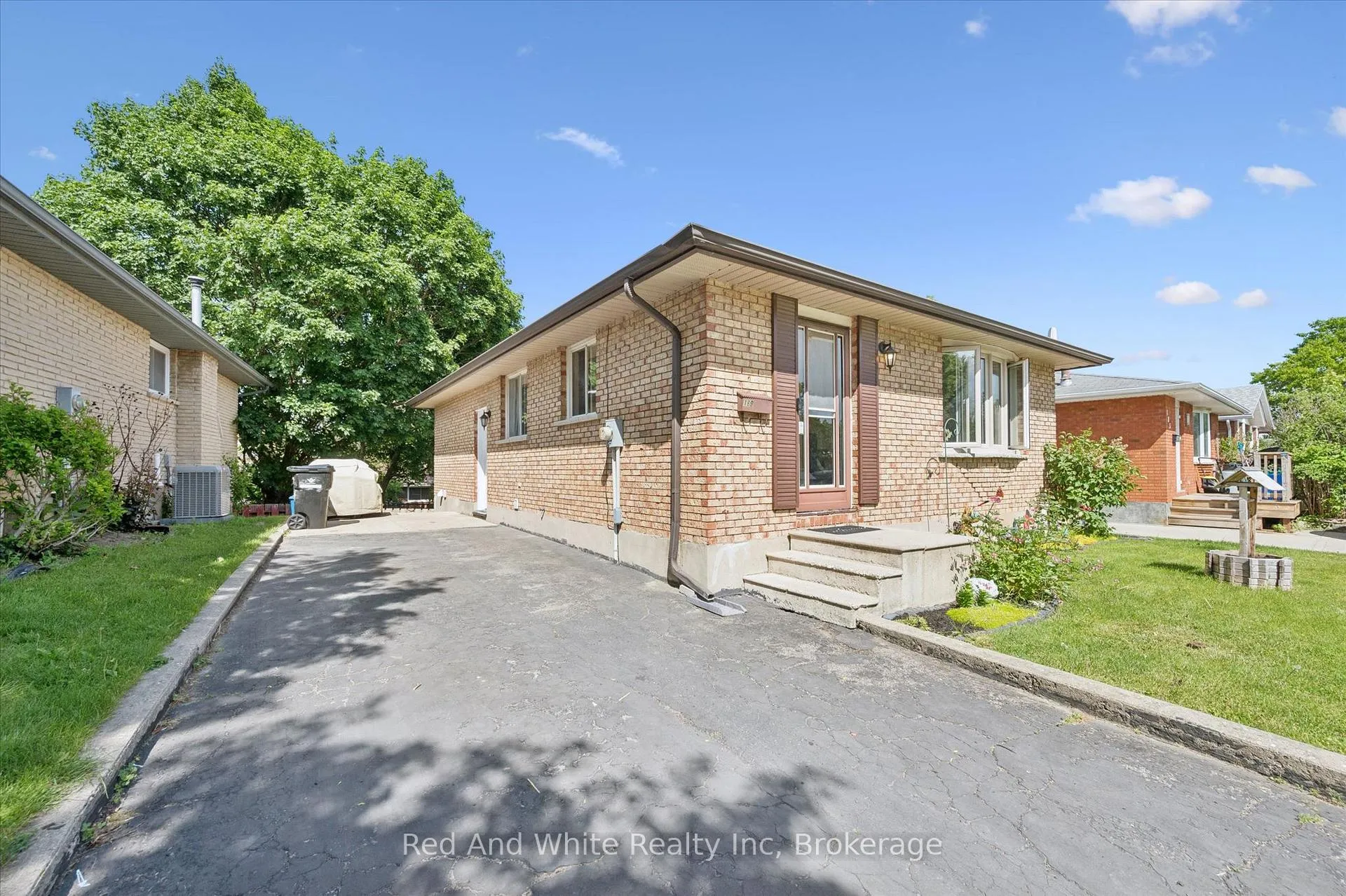 Photo 3 of 189 Johanna Drive, Waterloo — HOMEH