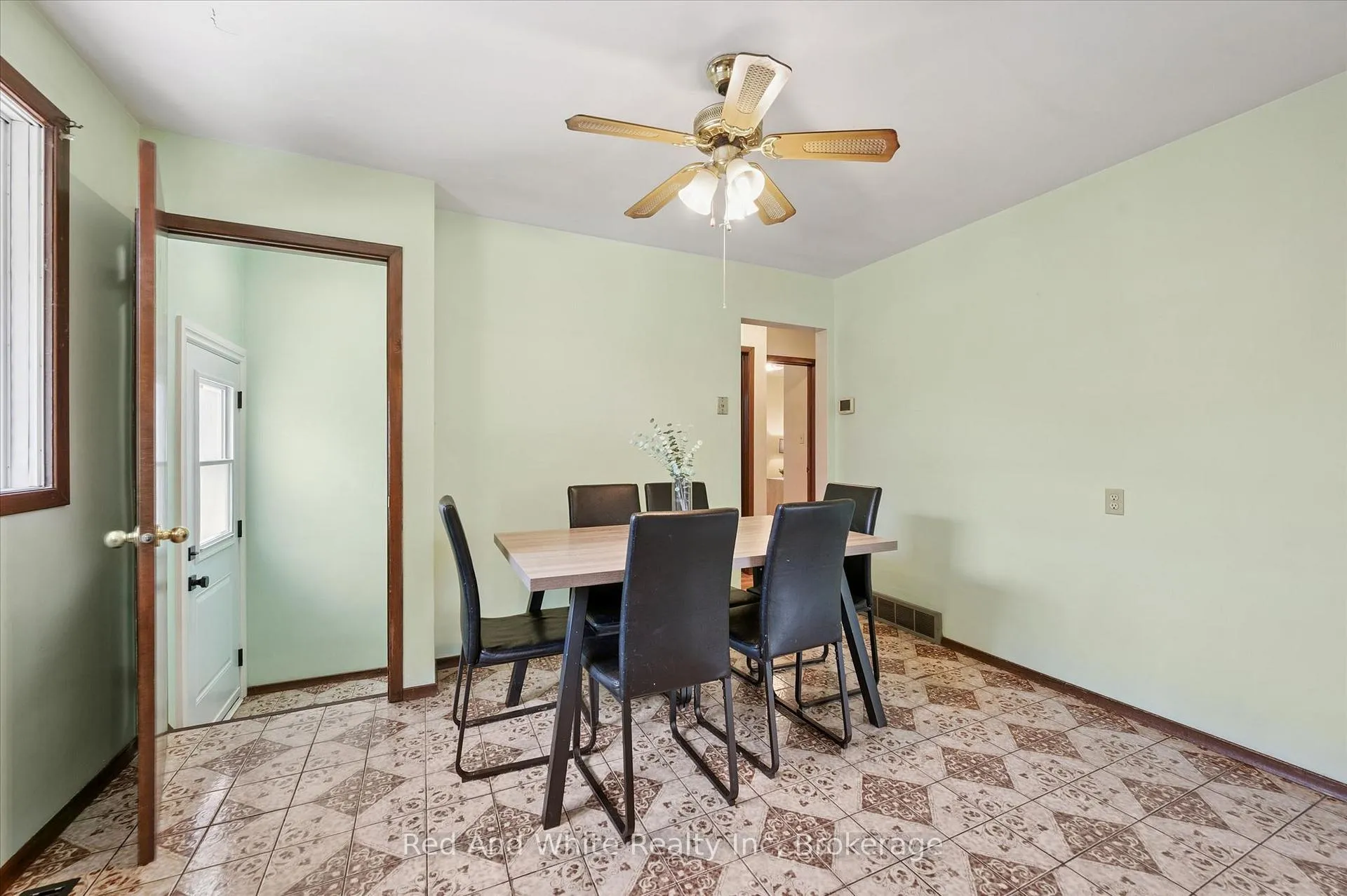 Photo 10 of 189 Johanna Drive, Waterloo — HOMEH