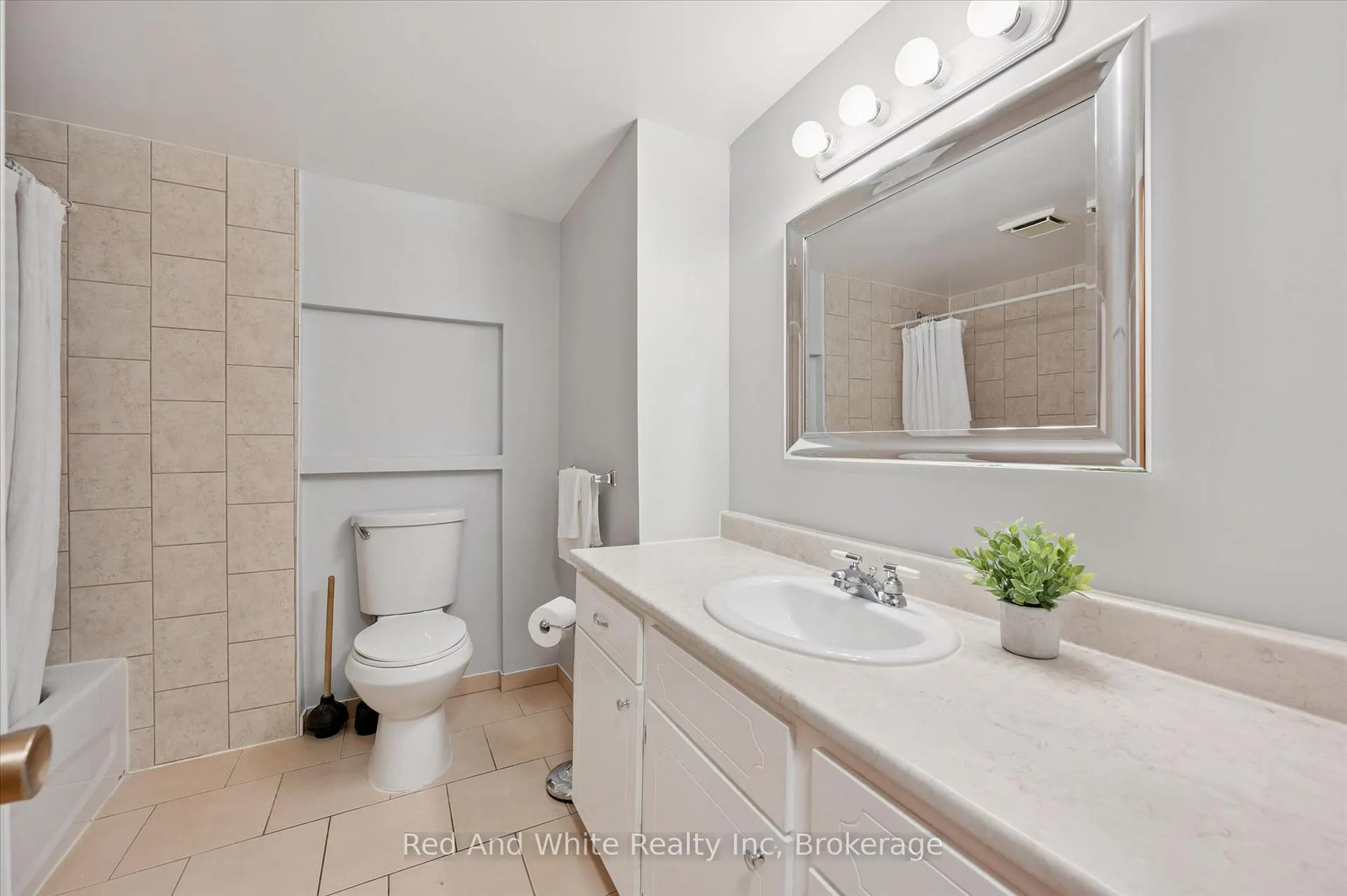 Photo 20 of 189 Johanna Drive, Waterloo — HOMEH