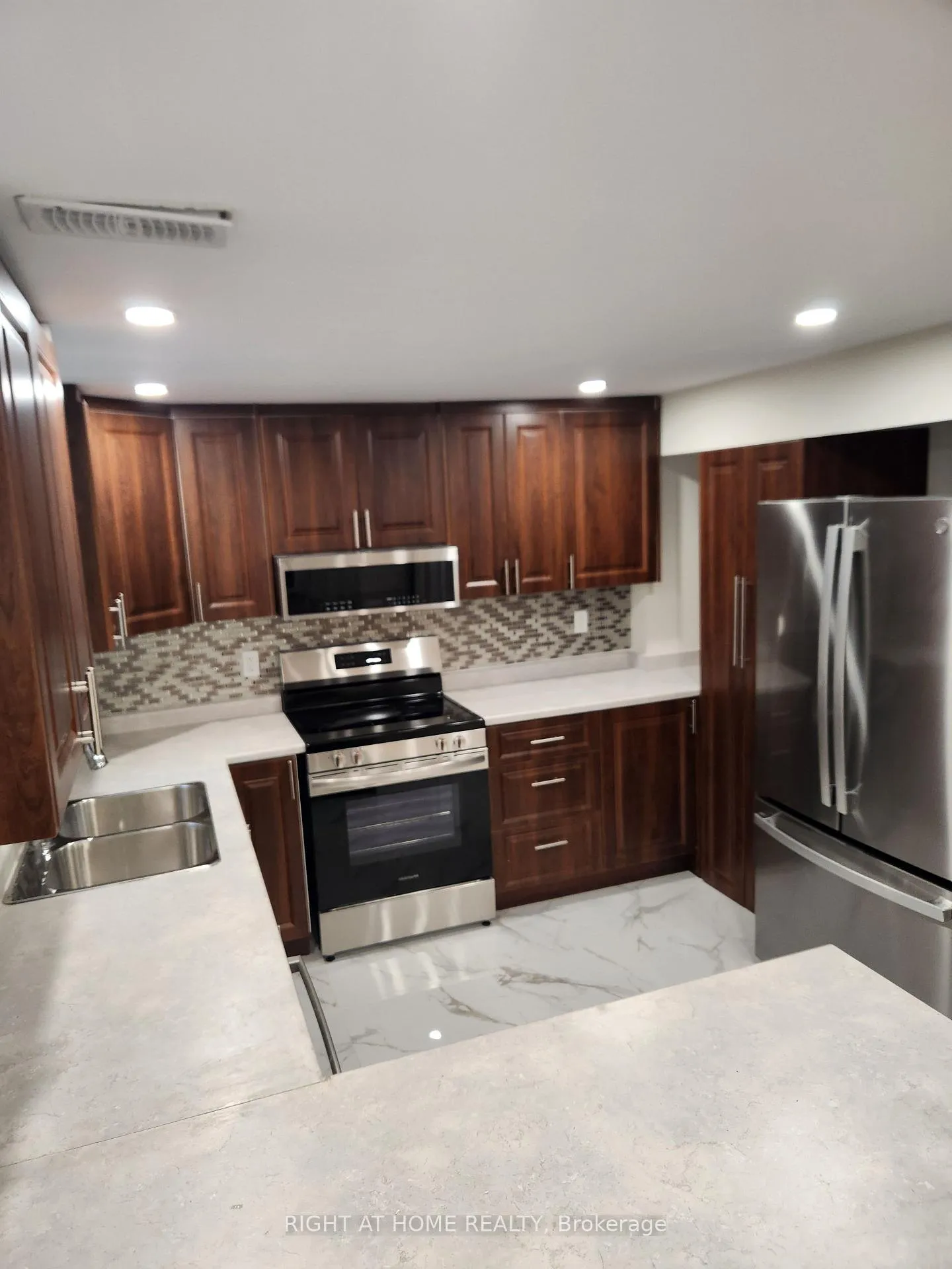 Photo 2 of Unit Basement, 62 Pineway Place, Brampton, Northgate — HOMEH