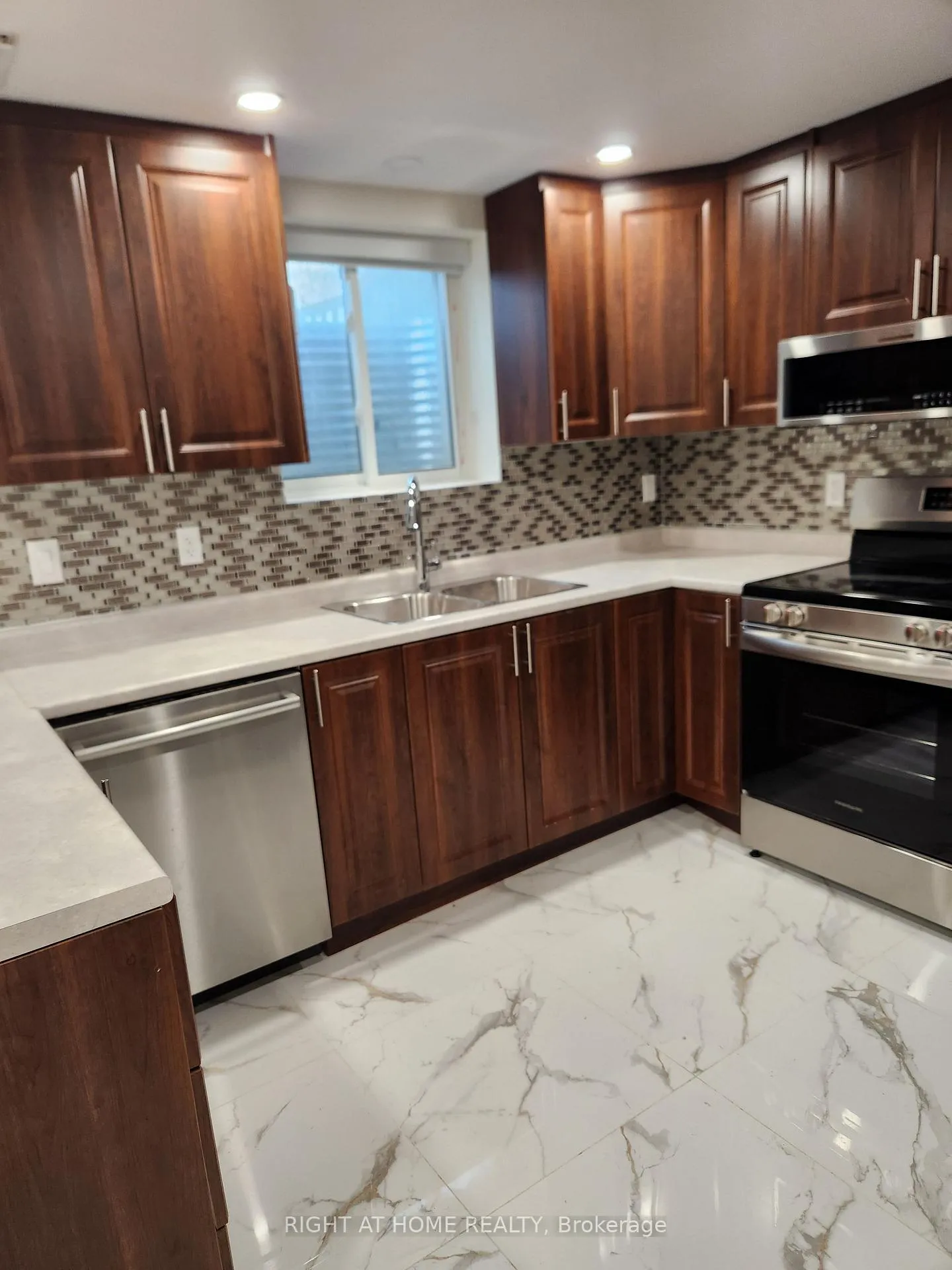 Photo 3 of Unit Basement, 62 Pineway Place, Brampton, Northgate — HOMEH