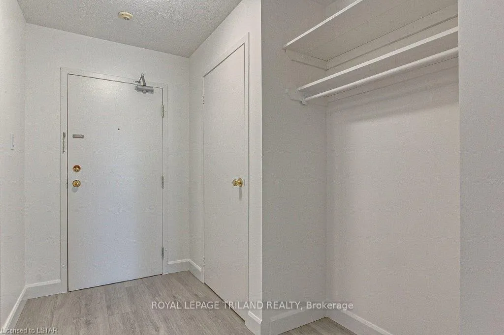 Photo 2 of Unit 212, 733 Deveron Crescent, London, South T — HOMEH