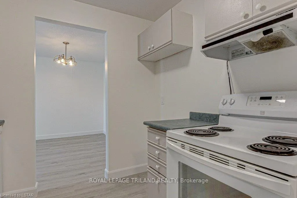 Photo 4 of Unit 212, 733 Deveron Crescent, London, South T — HOMEH