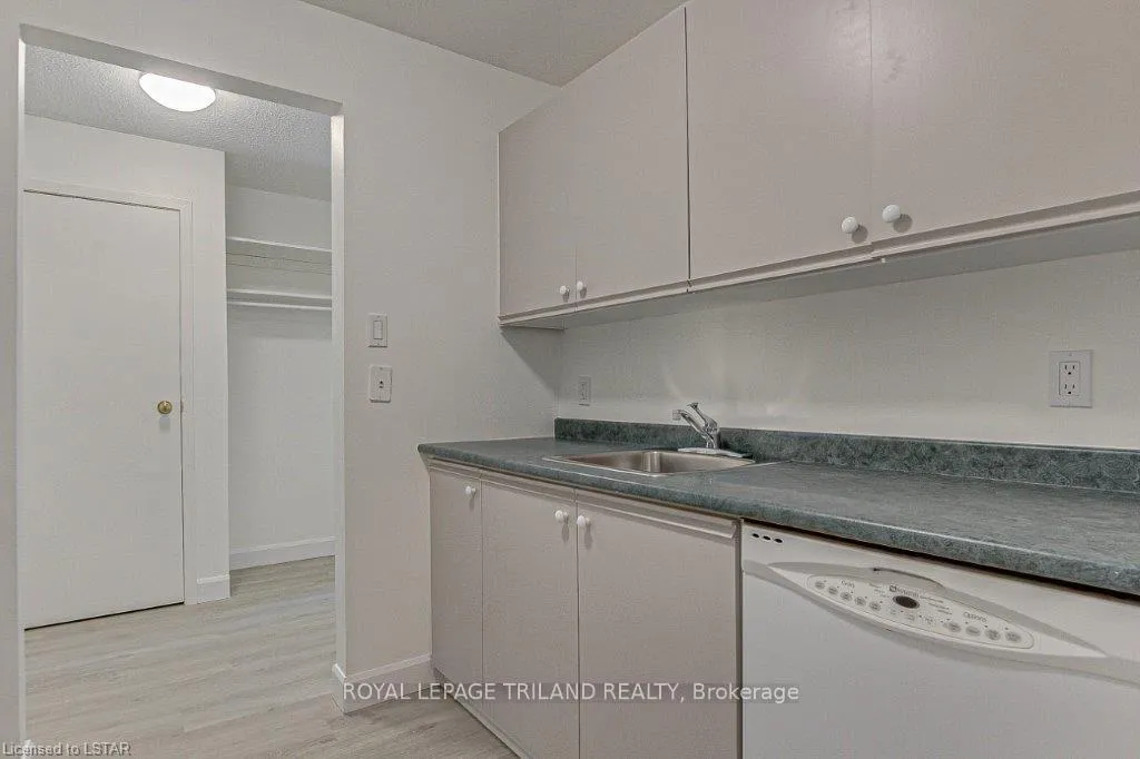 Photo 5 of Unit 212, 733 Deveron Crescent, London, South T — HOMEH