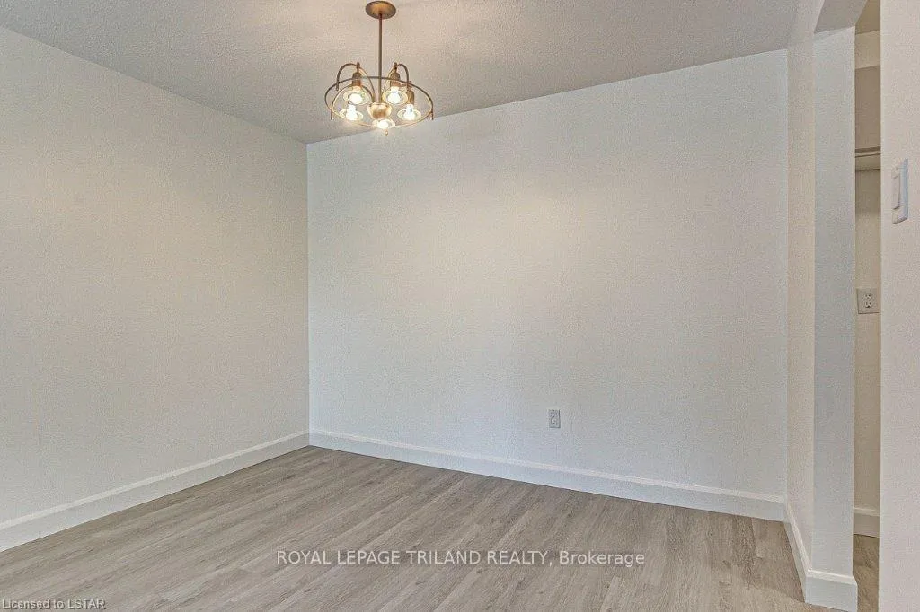 Photo 6 of Unit 212, 733 Deveron Crescent, London, South T — HOMEH