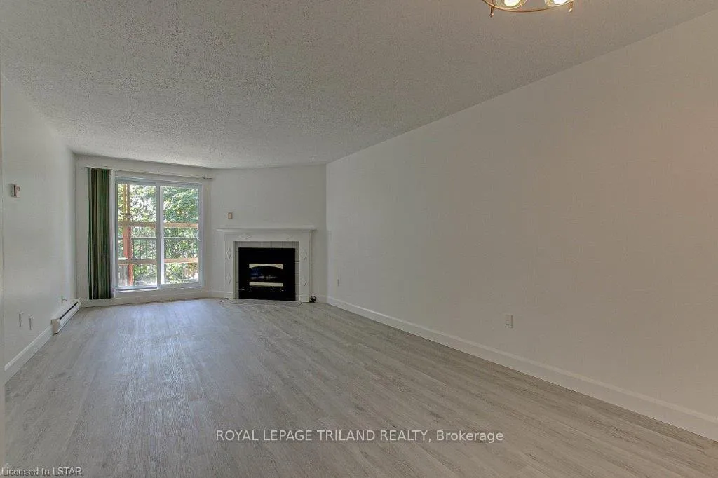 Photo 7 of Unit 212, 733 Deveron Crescent, London, South T — HOMEH