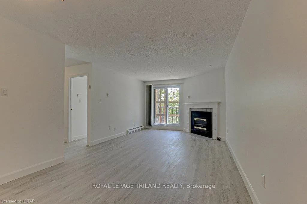 Photo 8 of Unit 212, 733 Deveron Crescent, London, South T — HOMEH