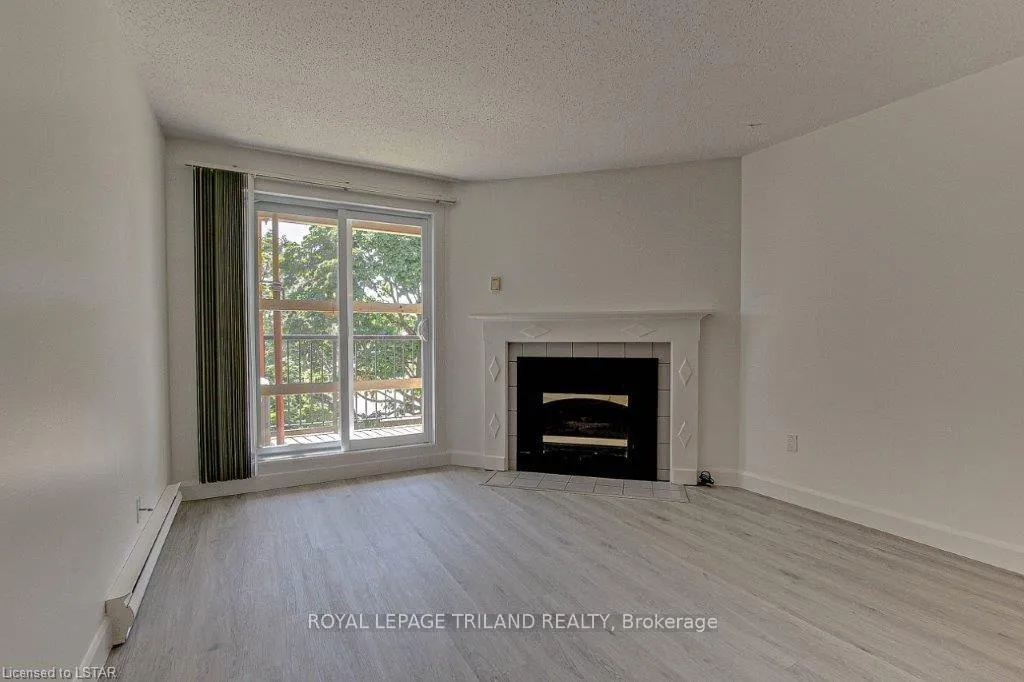 Photo 9 of Unit 212, 733 Deveron Crescent, London, South T — HOMEH