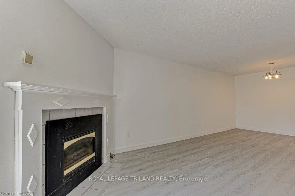 Photo 10 of Unit 212, 733 Deveron Crescent, London, South T — HOMEH