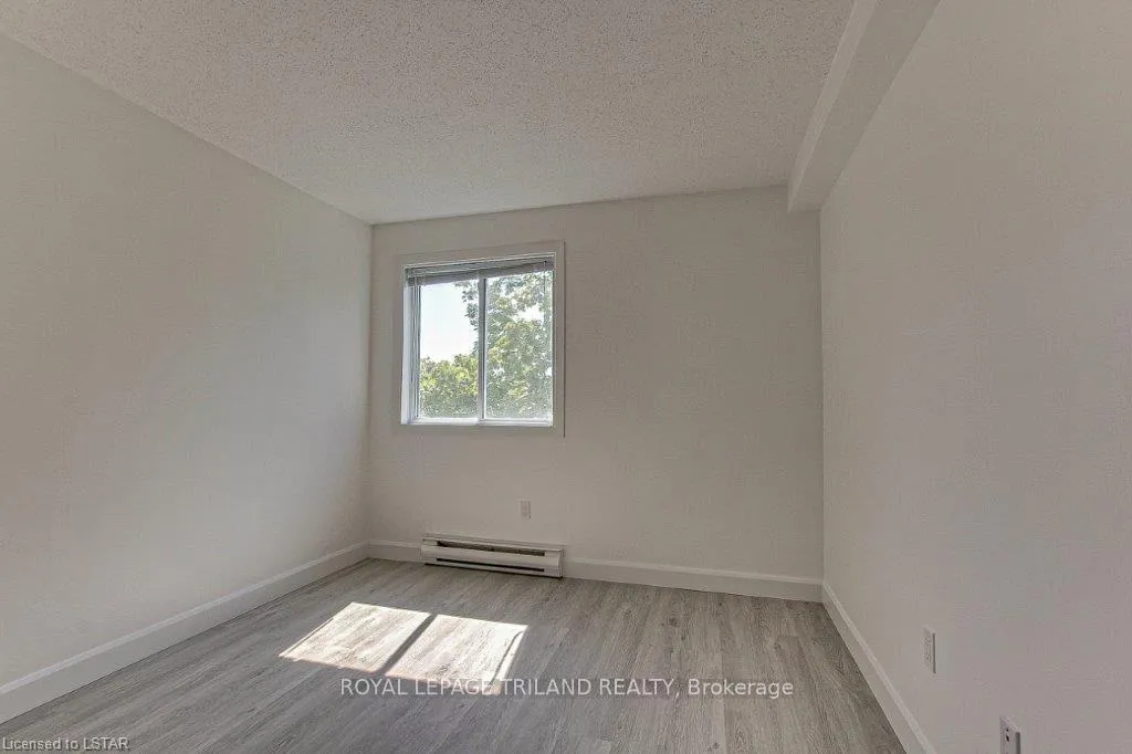 Photo 11 of Unit 212, 733 Deveron Crescent, London, South T — HOMEH