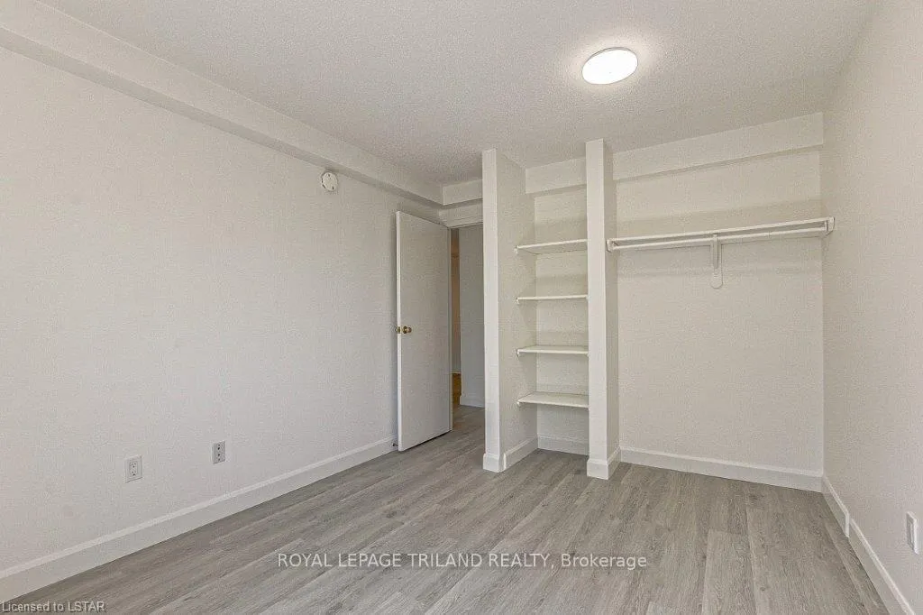 Photo 12 of Unit 212, 733 Deveron Crescent, London, South T — HOMEH