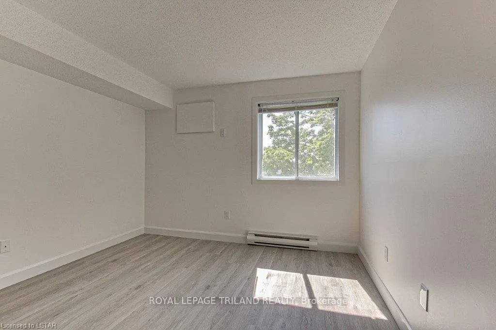 Photo 13 of Unit 212, 733 Deveron Crescent, London, South T — HOMEH